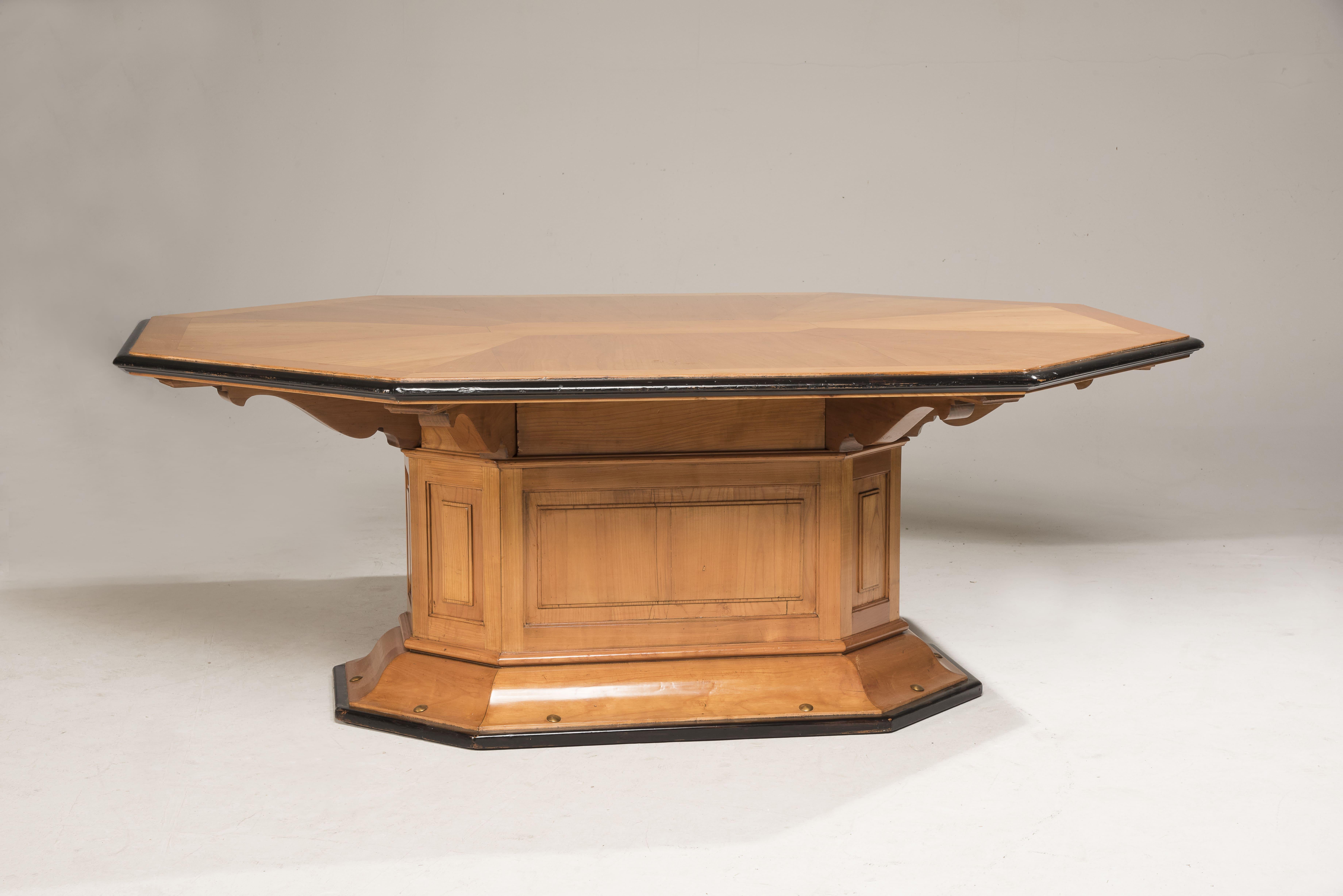 Art Deco Octagonal Cherrywood Table with Black Borders and Brass Details For Sale 1
