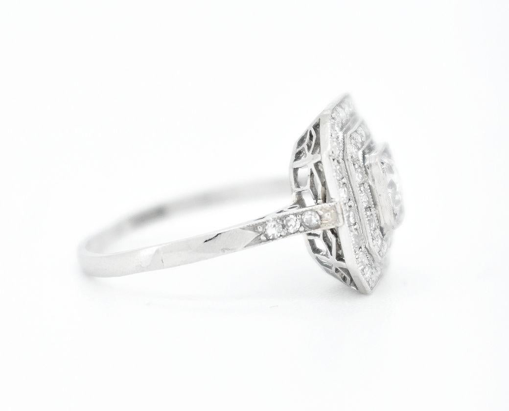Art Deco Octagonal Engagement Ring, Platinum & Diamonds (French art-deco) In Good Condition For Sale In PARIS, FR