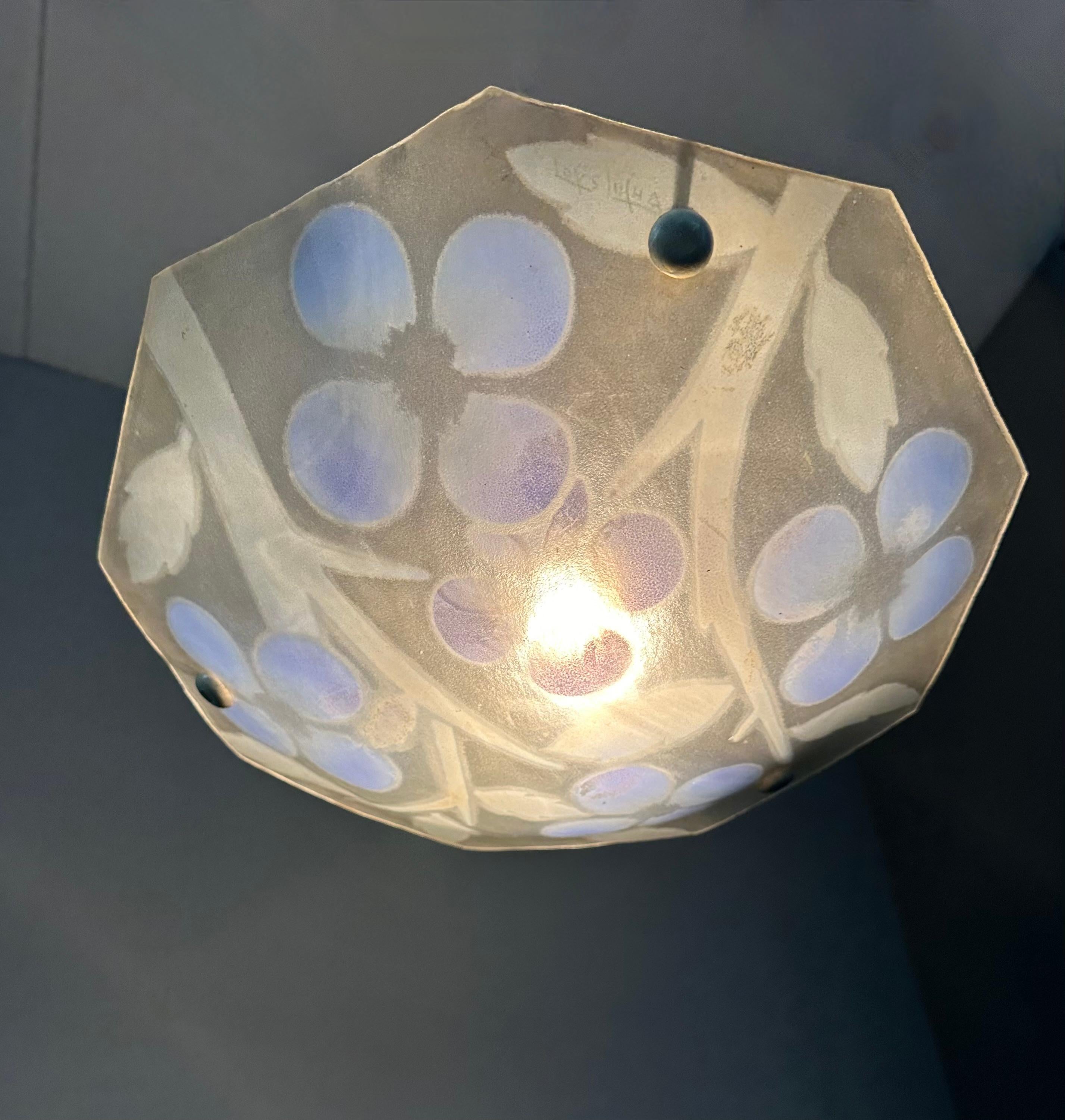 Lampe pendante en verre de forme octogonale art déco avec couleurs vives par Loys Lucha en vente 4