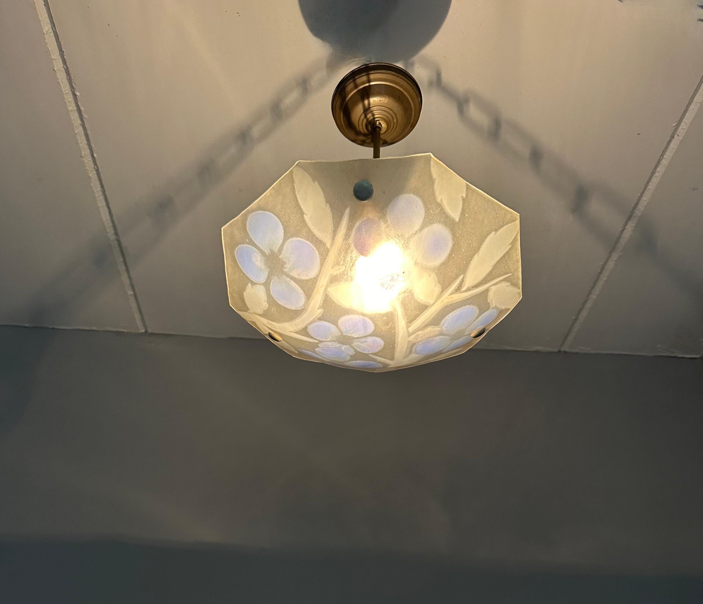 Lampe pendante en verre de forme octogonale art déco avec couleurs vives par Loys Lucha en vente 5