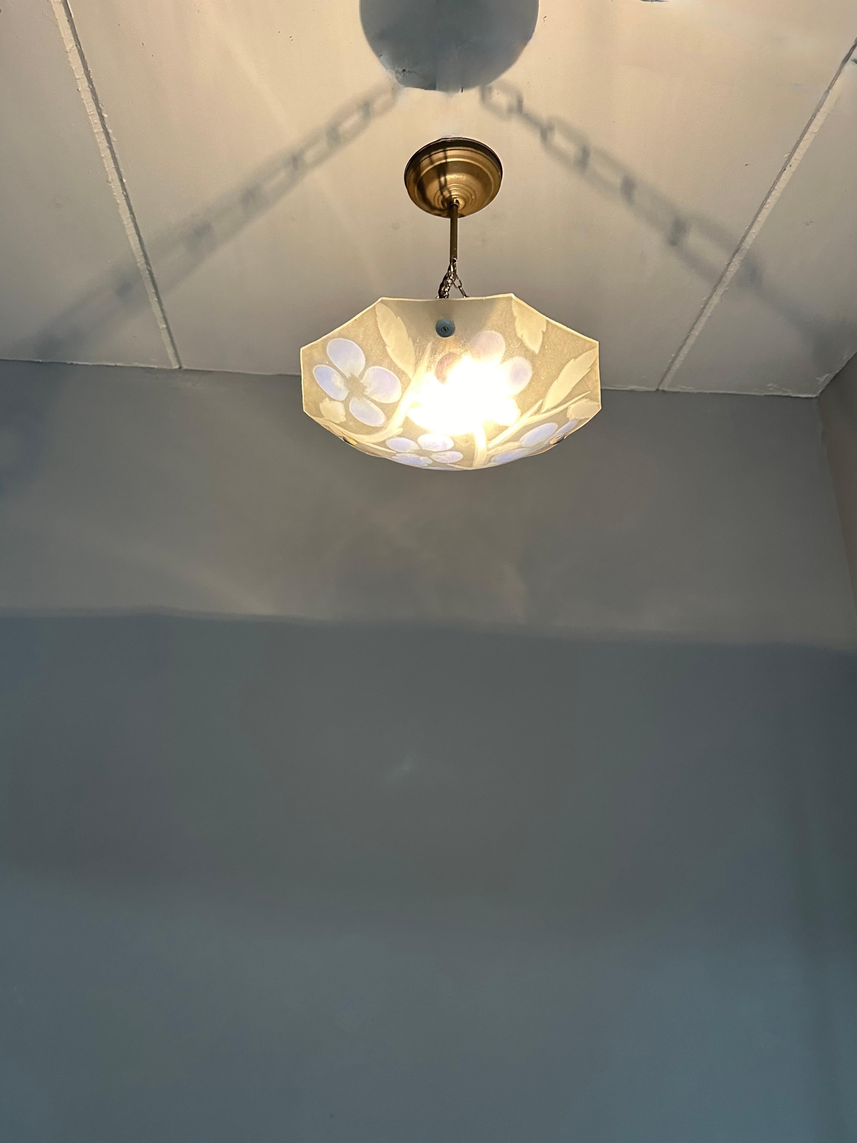 Lampe pendante en verre de forme octogonale art déco avec couleurs vives par Loys Lucha en vente 6