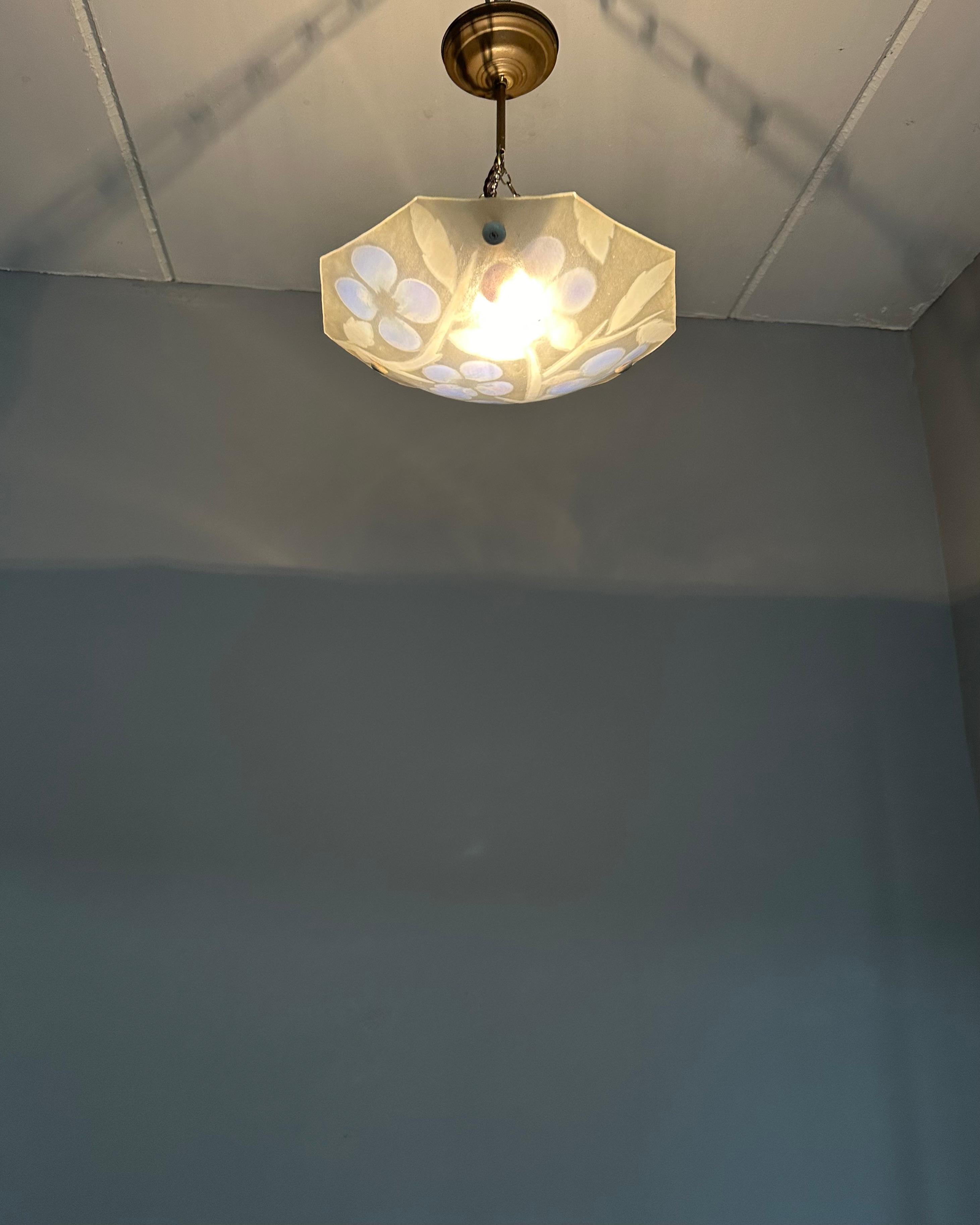Lampe pendante en verre de forme octogonale art déco avec couleurs vives par Loys Lucha en vente 7