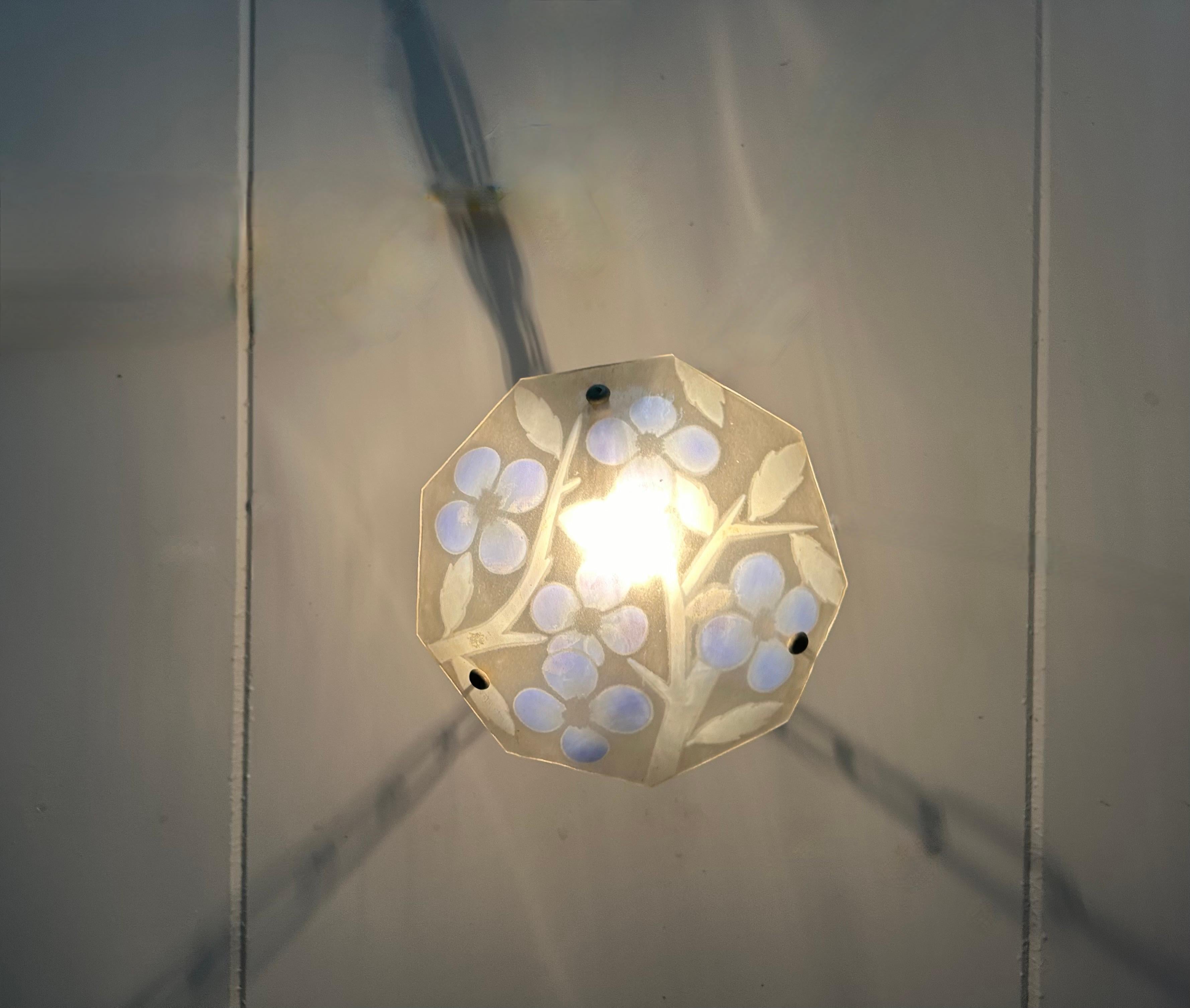 Lampe pendante en verre de forme octogonale art déco avec couleurs vives par Loys Lucha en vente 9