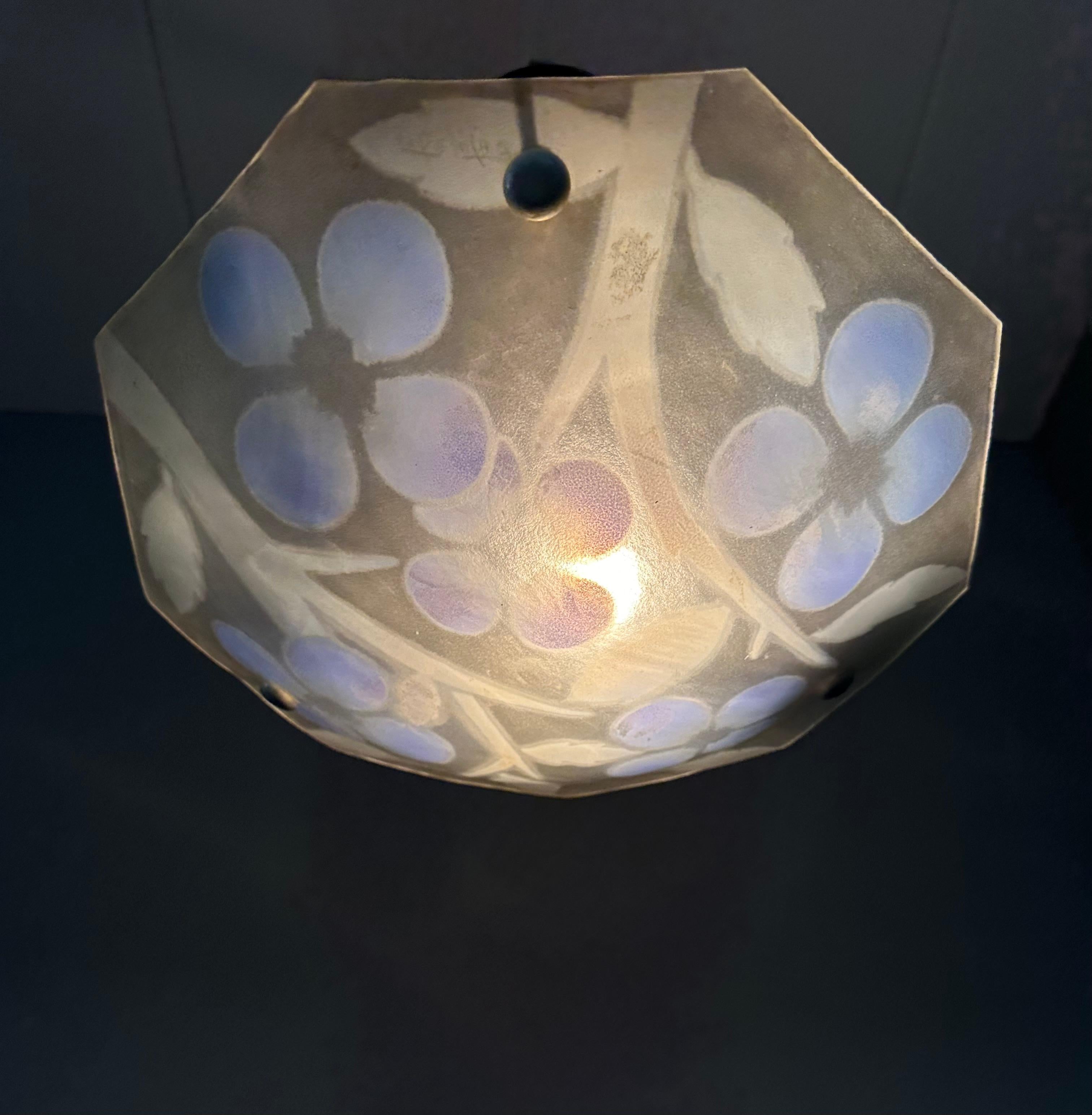 Lampe pendante en verre de forme octogonale art déco avec couleurs vives par Loys Lucha en vente 11