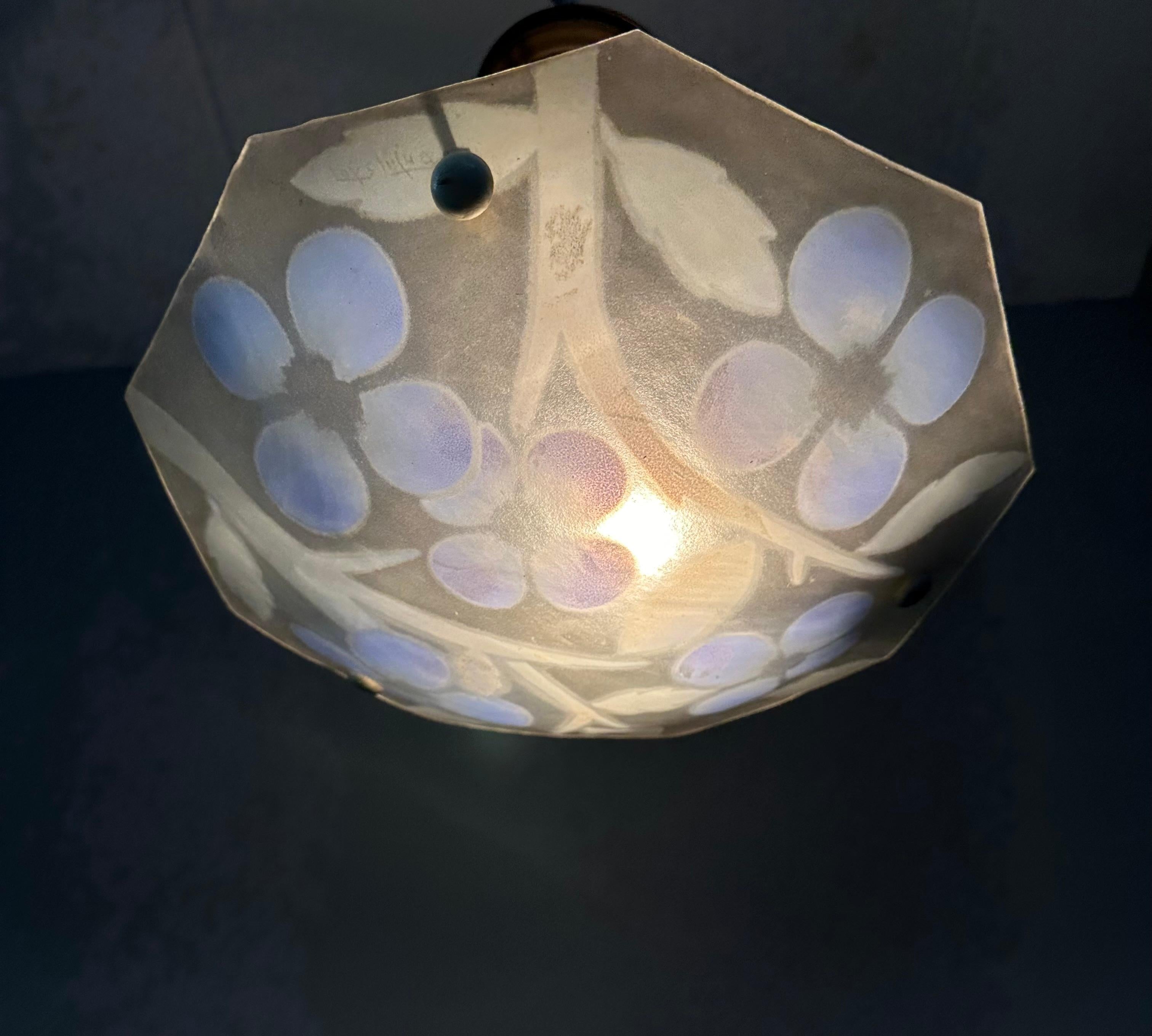Lampe pendante en verre de forme octogonale art déco avec couleurs vives par Loys Lucha en vente 12