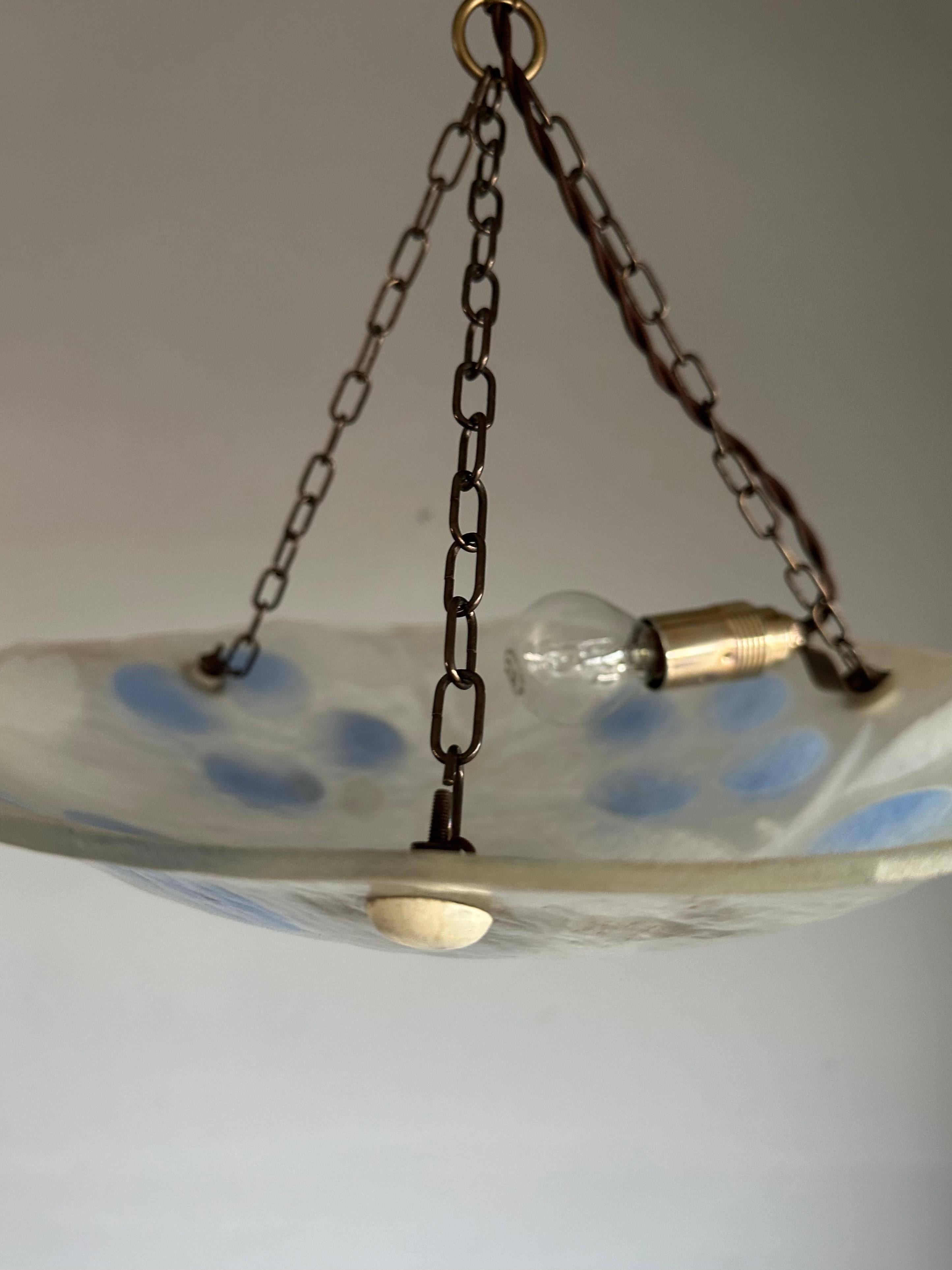 Fait main Lampe pendante en verre de forme octogonale art déco avec couleurs vives par Loys Lucha en vente
