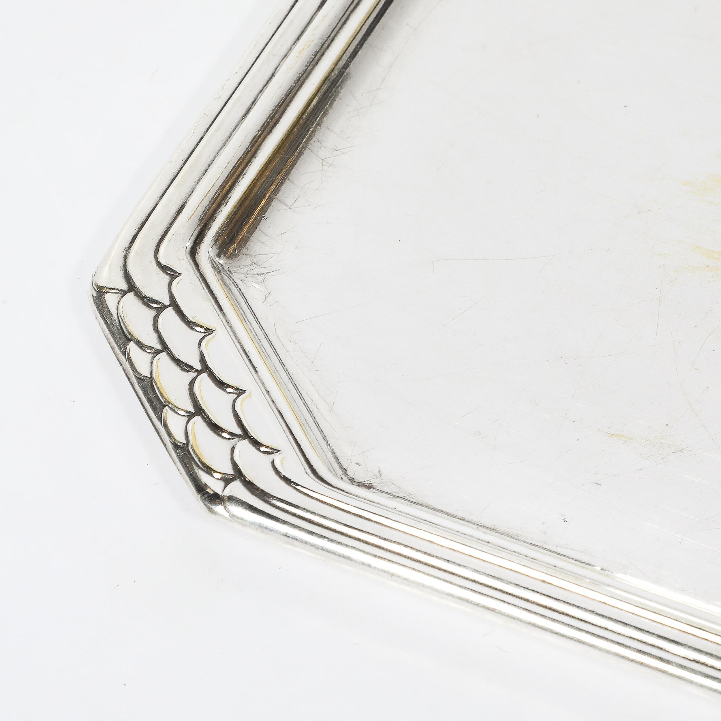 Bandeja Art Decó octogonal plateada con detalles incrustados Francés en venta