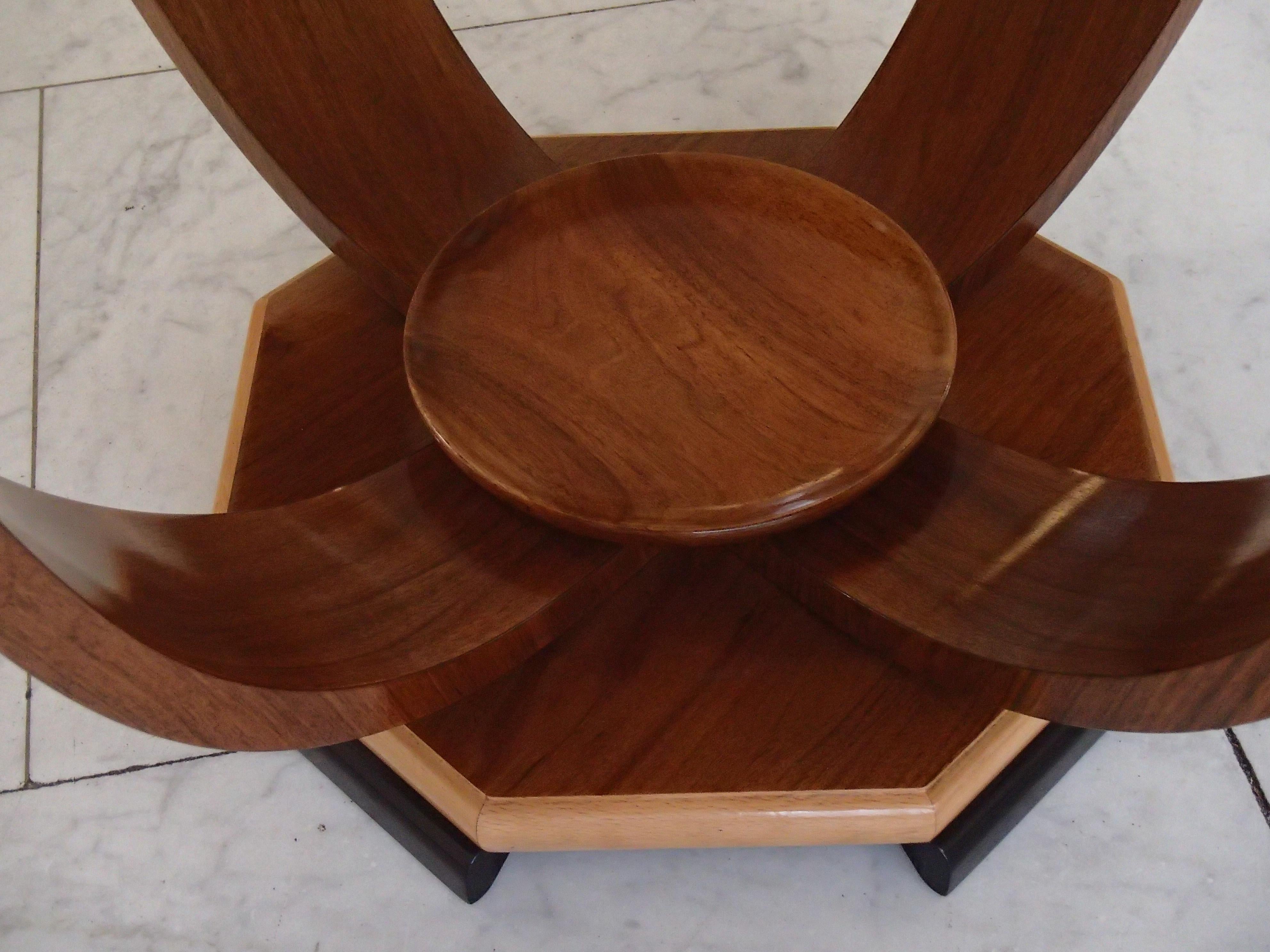 Art Deco Octagonal Table Full Walnut 4 Curbed Legs In Good Condition For Sale In Weiningen, CH