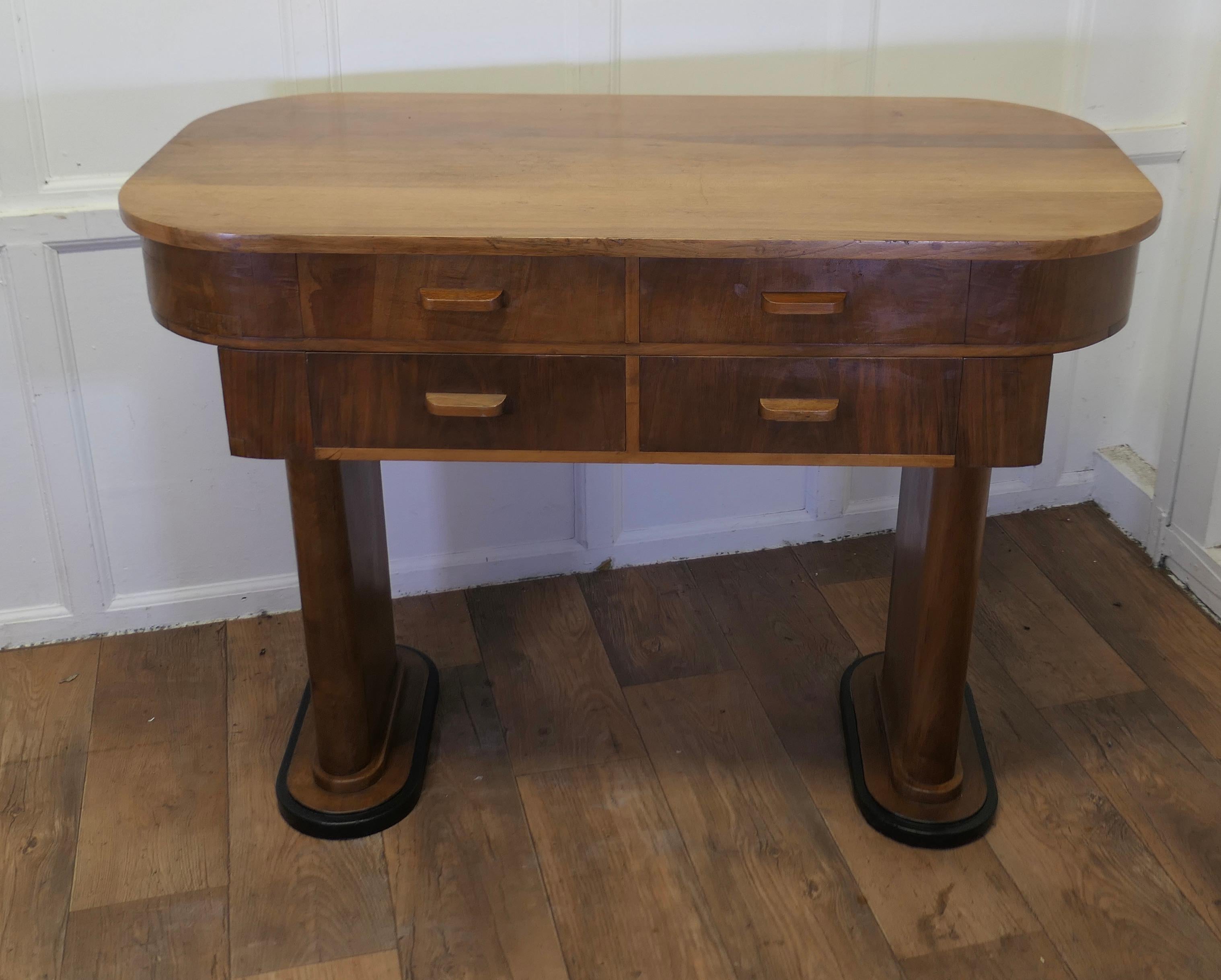 Art Deco Odeon Style Console, Side Table or Greeter in Walnut    In Good Condition For Sale In Chillerton, Isle of Wight