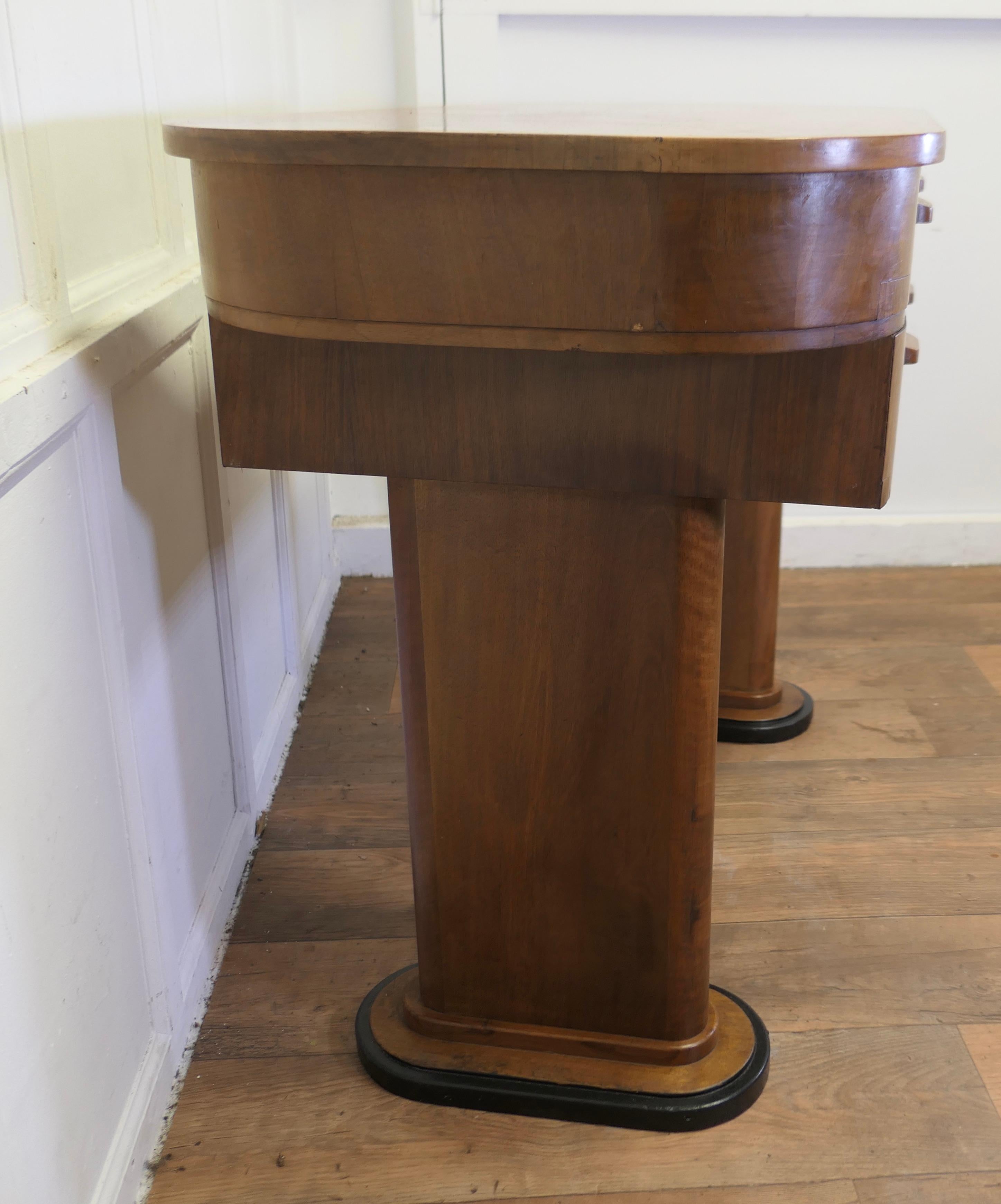 Art Deco Odeon Style Console, Side Table or Greeter in Walnut    For Sale 3