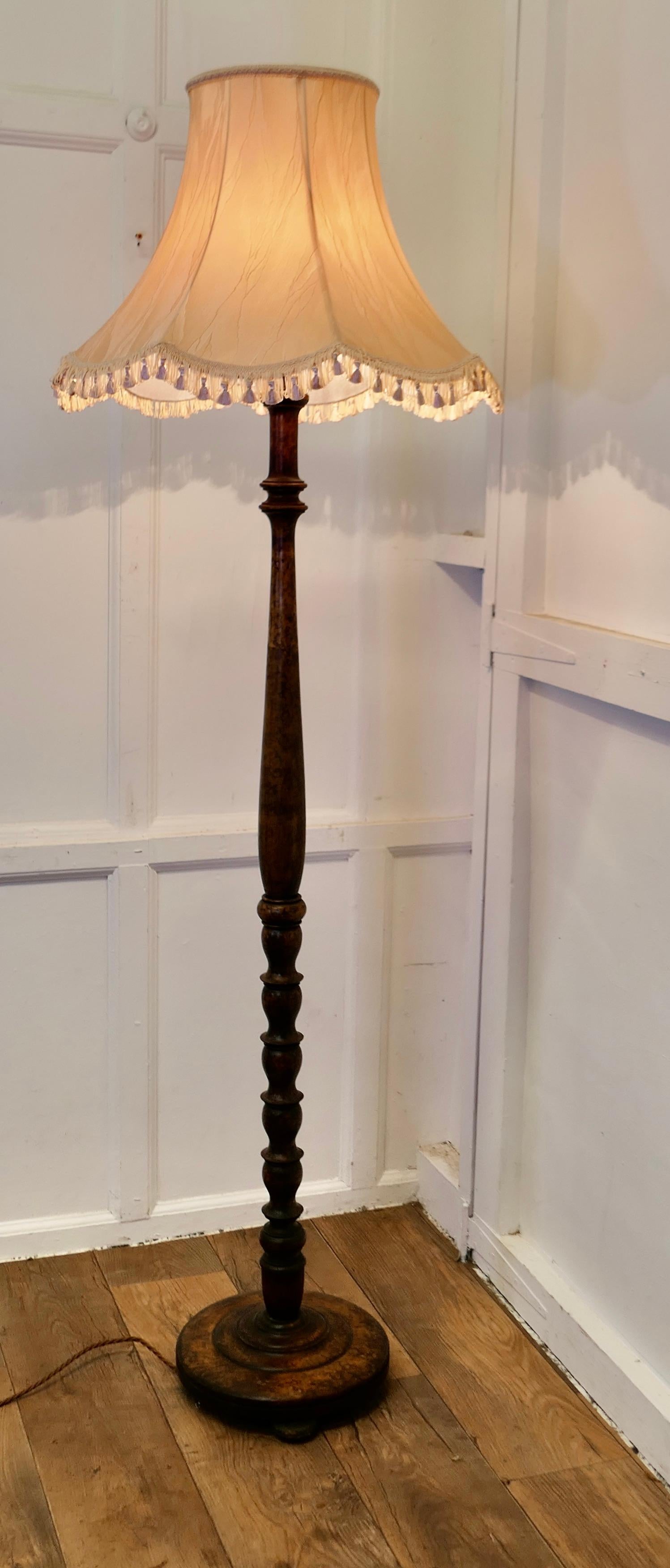 Art Deco Odeon Style Turned Burr Walnut Standard or Floor Lamp 

This is a very stylish piece, the lamp has a thick turned base and quite an elaborate turned upright column, the lamp is made in Burr Walnut a wood much prised for its dramatic