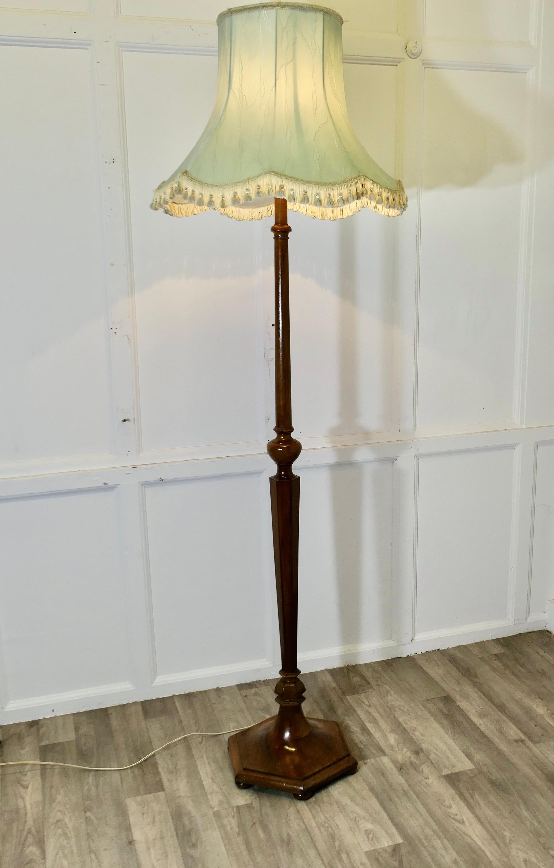 Art Deco Odeon Style Turned Walnut Standard or Floor Lamp 

This is a very stylish piece, the lamp has an 6 sided column set on a 6 sided base and this is made in wonderfully figured walnut
The lamp is in good condition, working and comes with a