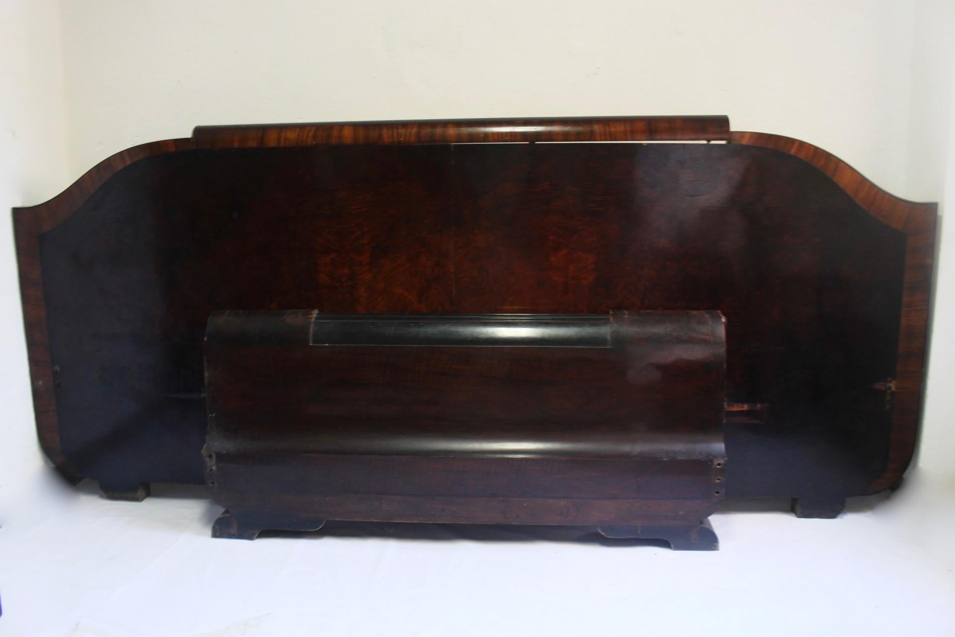 Art Deco Odeon Walnut Large Double Bed with Matching Nightstands, 1940s For Sale 1