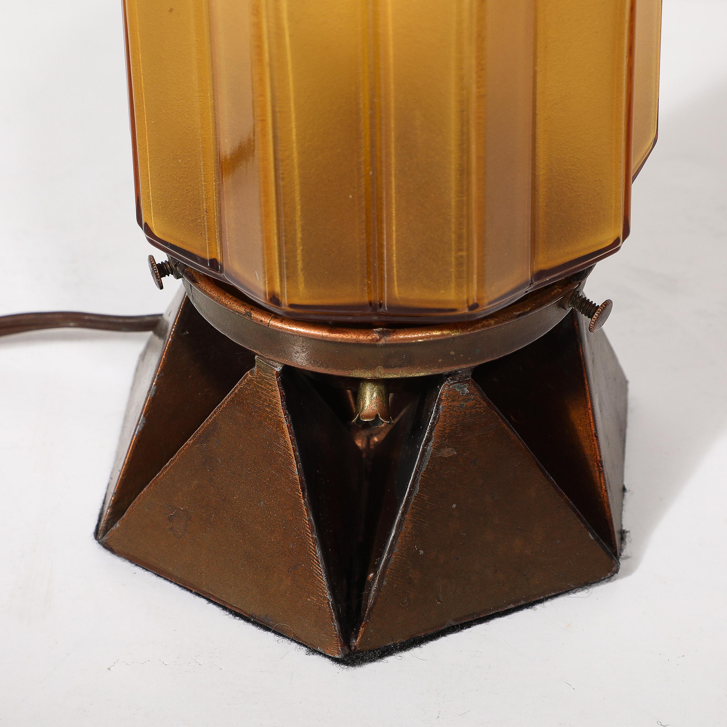 Lampada da tavolo Art Deco Oil Rubbed Bronze Skyscraper in vetro rosa smerigliato e modellato in vendita 4