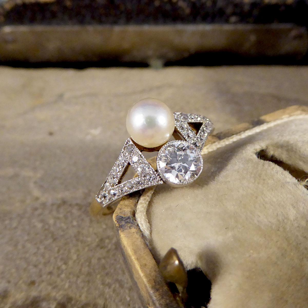 Art Deco Old Cut Diamond and Natural Pearl Two Stone Ring in 18ct Gold and Plat In Good Condition In Yorkshire, West Yorkshire