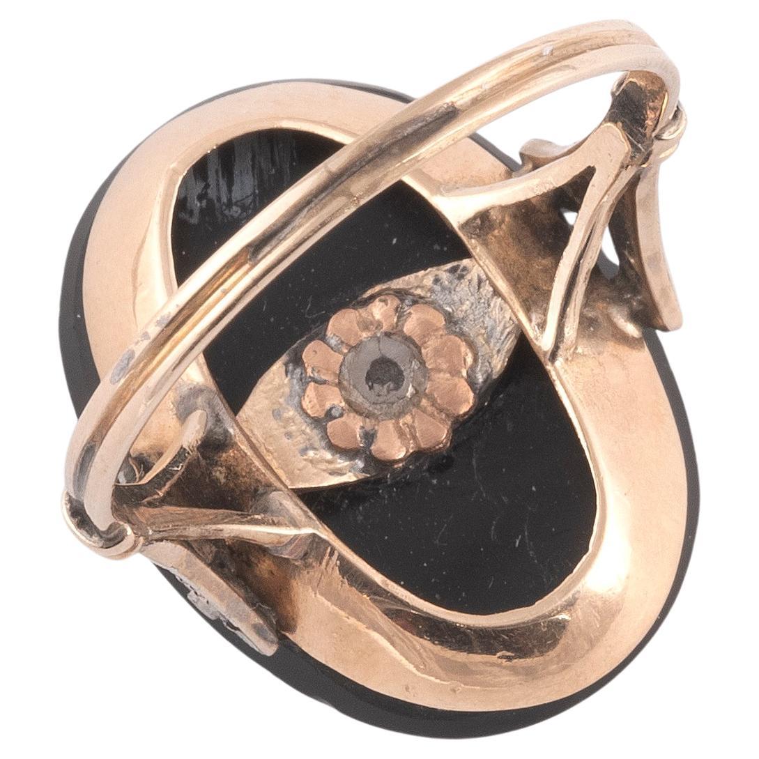 18 kt gold Art Deco onyx-diamond-ring, approx. 1920, oval ring head onyx, centered 1 old cut diamond approx. 0.40 ct ring shoulders in platinum with small diamond roses.
Size 7 1/4
Weight: approx. 3.1 g

