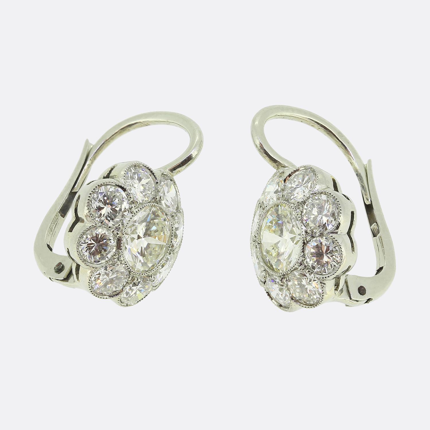 Boucles d'oreilles Art déco avec grappes de diamants taillés à l'ancienne Bon état - En vente à London, GB