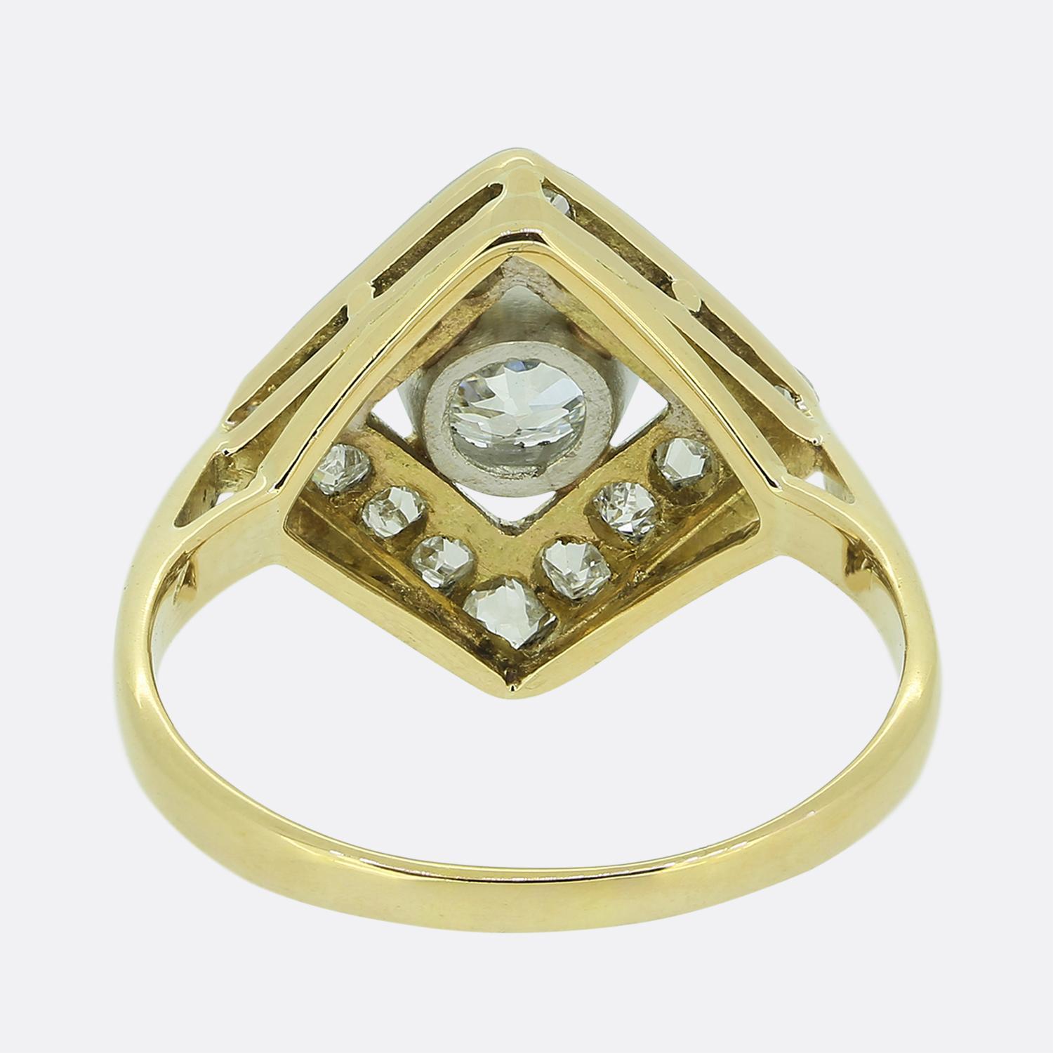 Art Deco Old Cut Diamant-Cluster-Ring mit Altschliff (Antiker Kissenschliff) im Angebot
