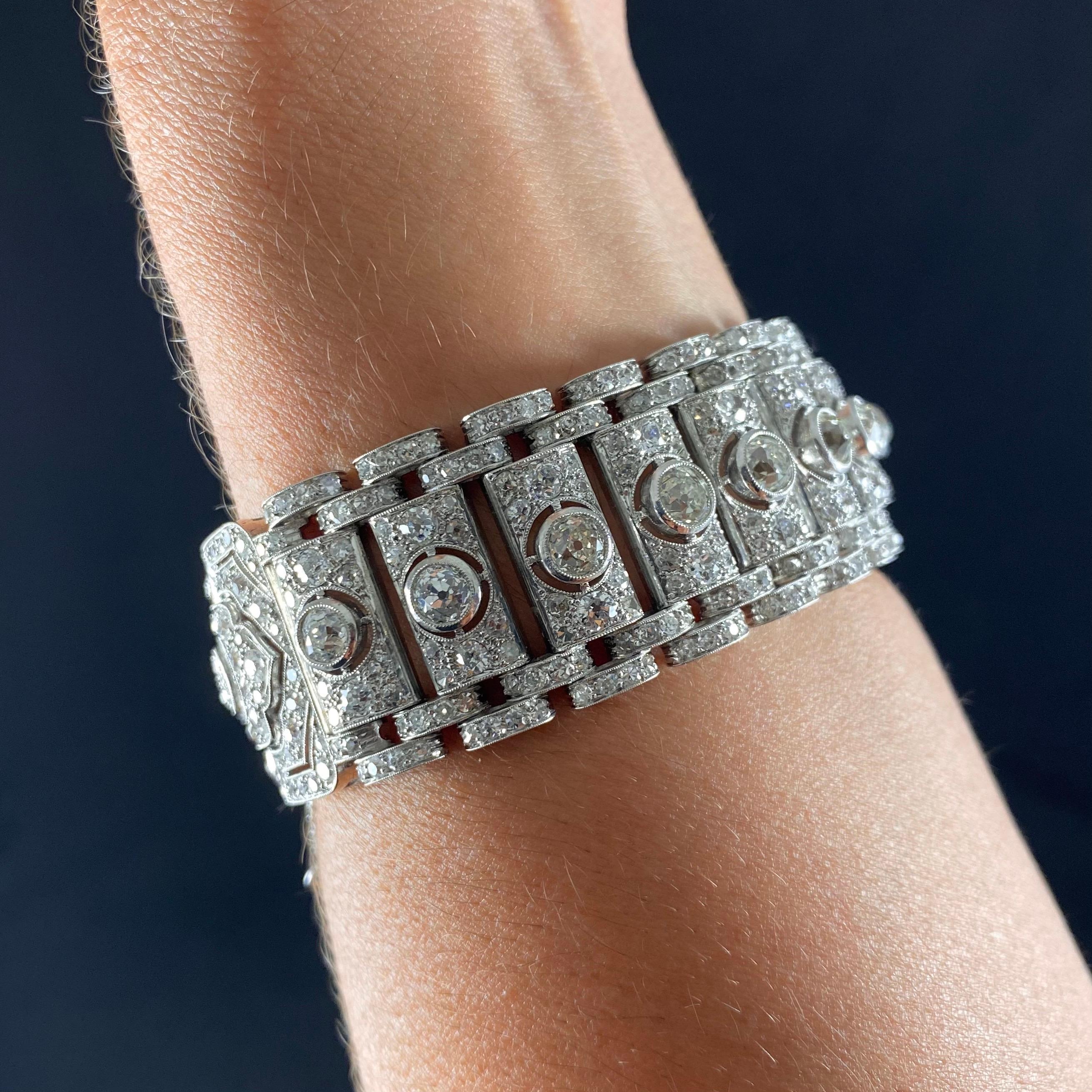 Art Deco Old Cut Diamond Geometric Buckle Tank Bracelet Platinum, French, 1930s In Good Condition For Sale In Lisbon, PT