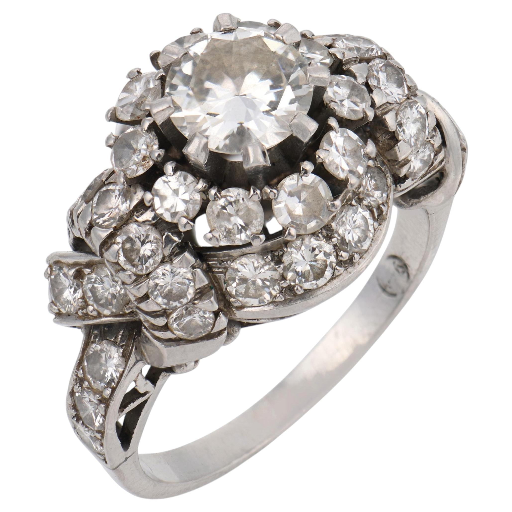 Anillo Bombe Art Decó de platino con diamante talla antigua
