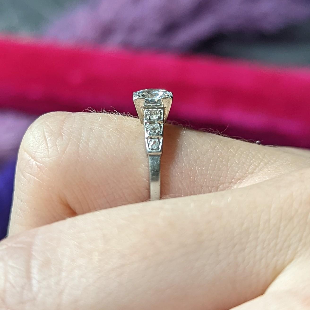 Art Deco Old European 0.93 Carat Diamond Platinum Engagement Ring For Sale 5