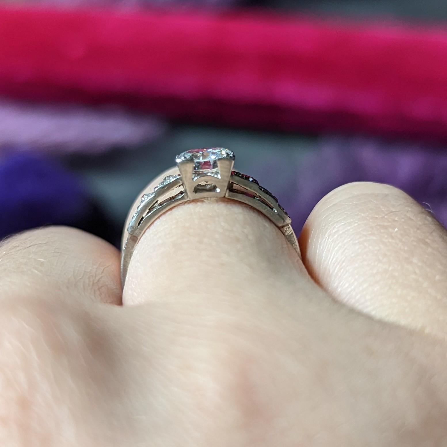 Art Deco Old European 0.93 Carat Diamond Platinum Engagement Ring For Sale 6
