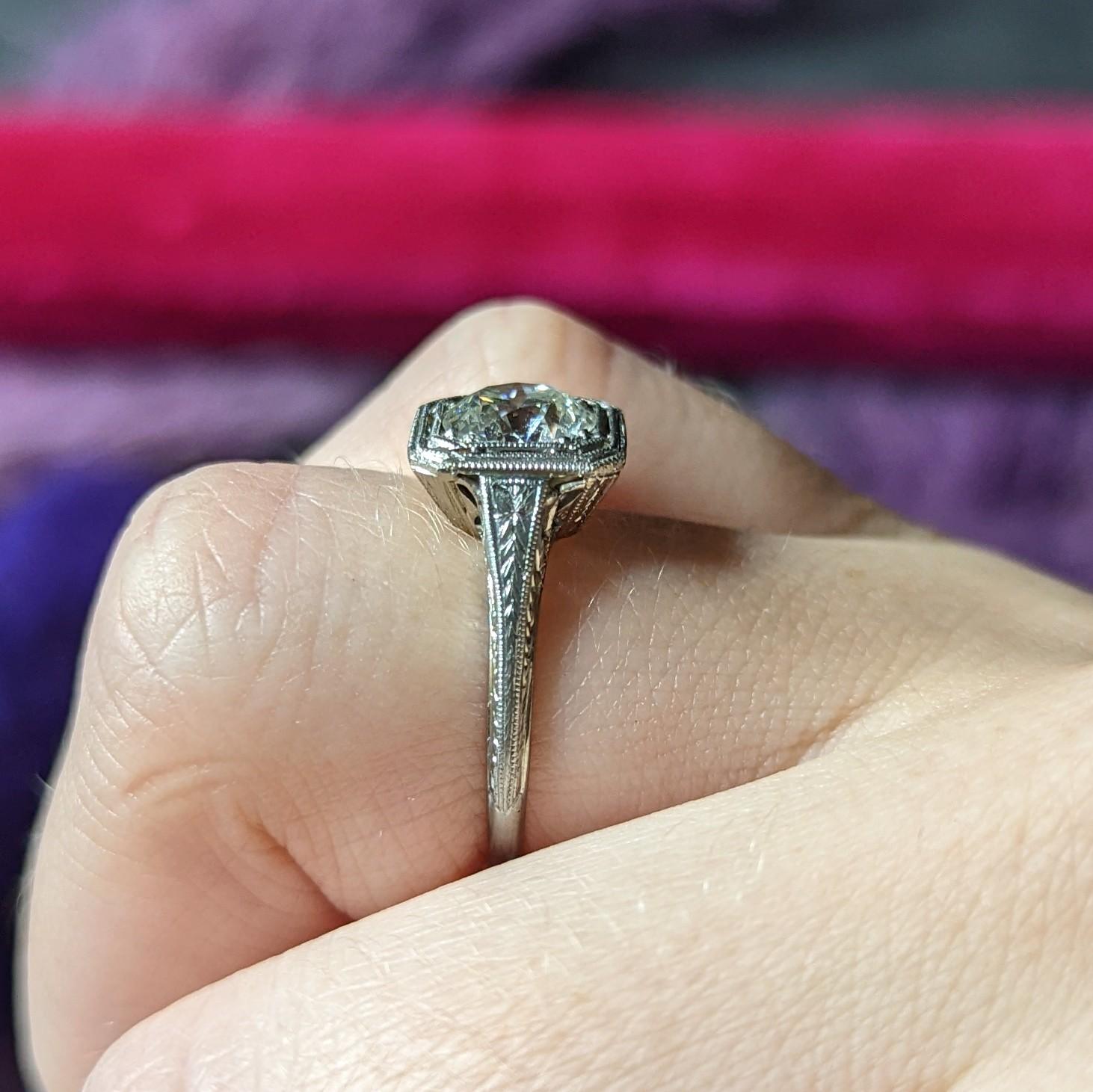 Art Deco Old European 1.34 Carats Diamond 18 Karat Octagonal Engagement Ring For Sale 7