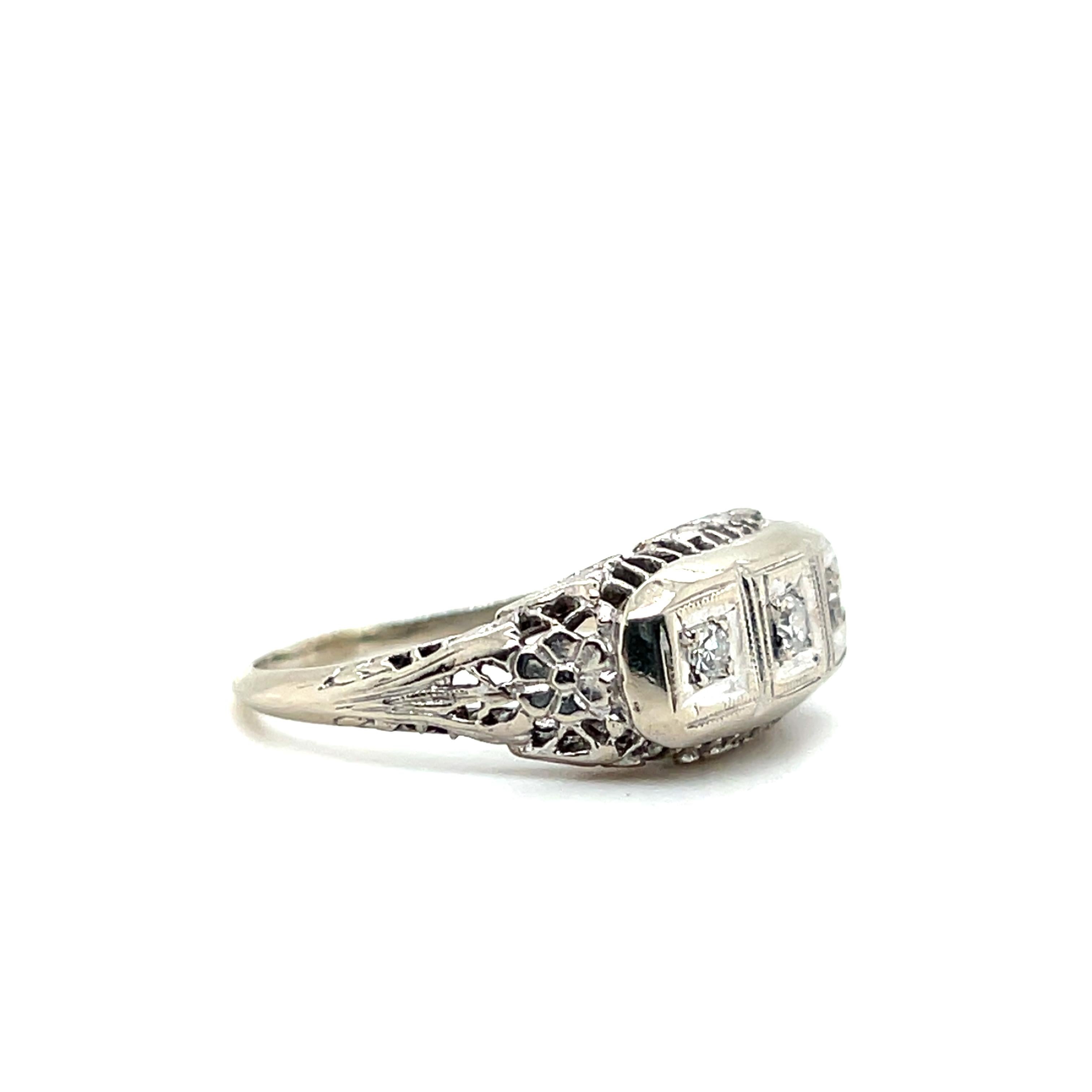 Art déco Bague de fiançailles art déco en or blanc 14k avec diamant taille européenne en vente