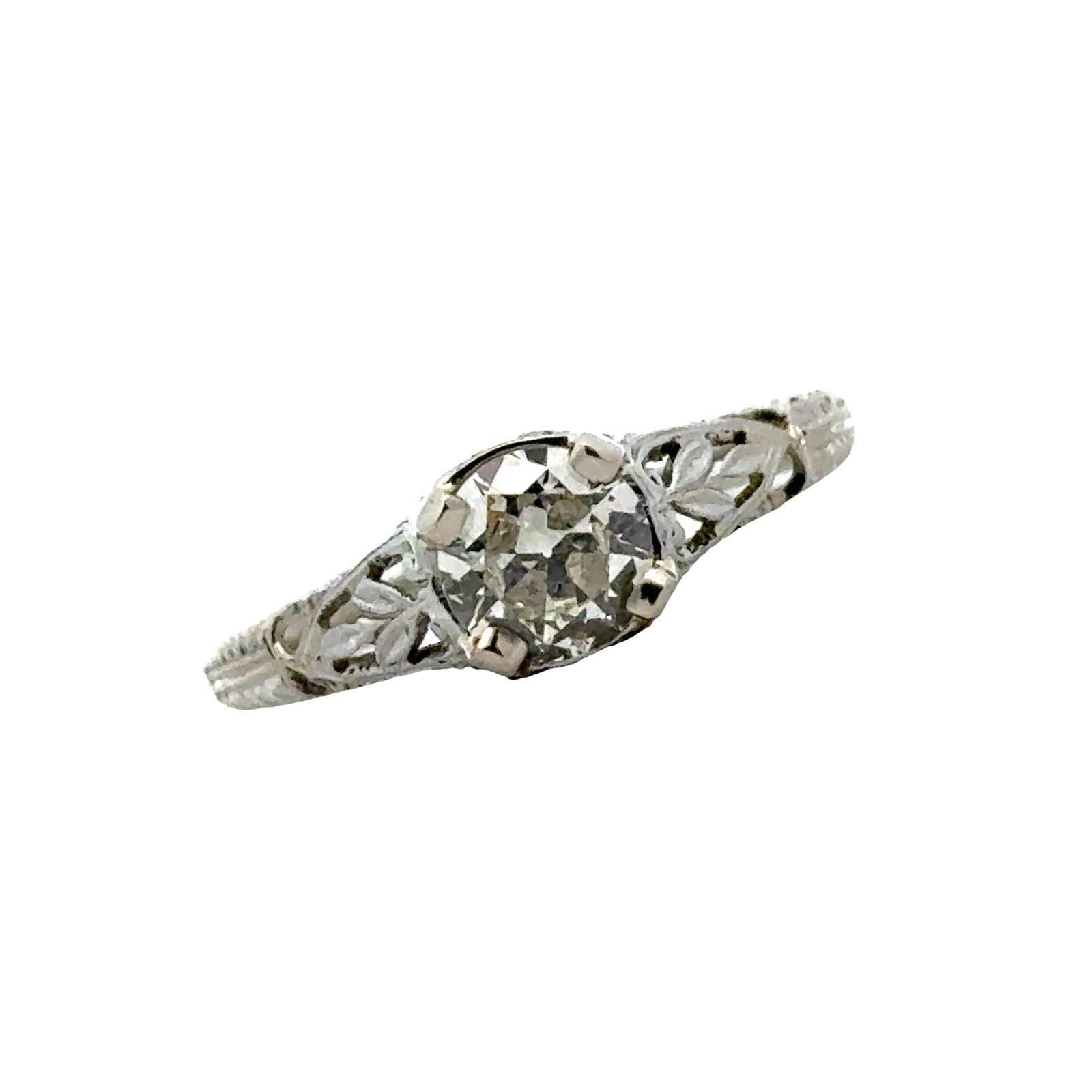 Art Deco Old European Cut Diamond 18 Karat White Gold Filigree Engagment Ring For Sale 1