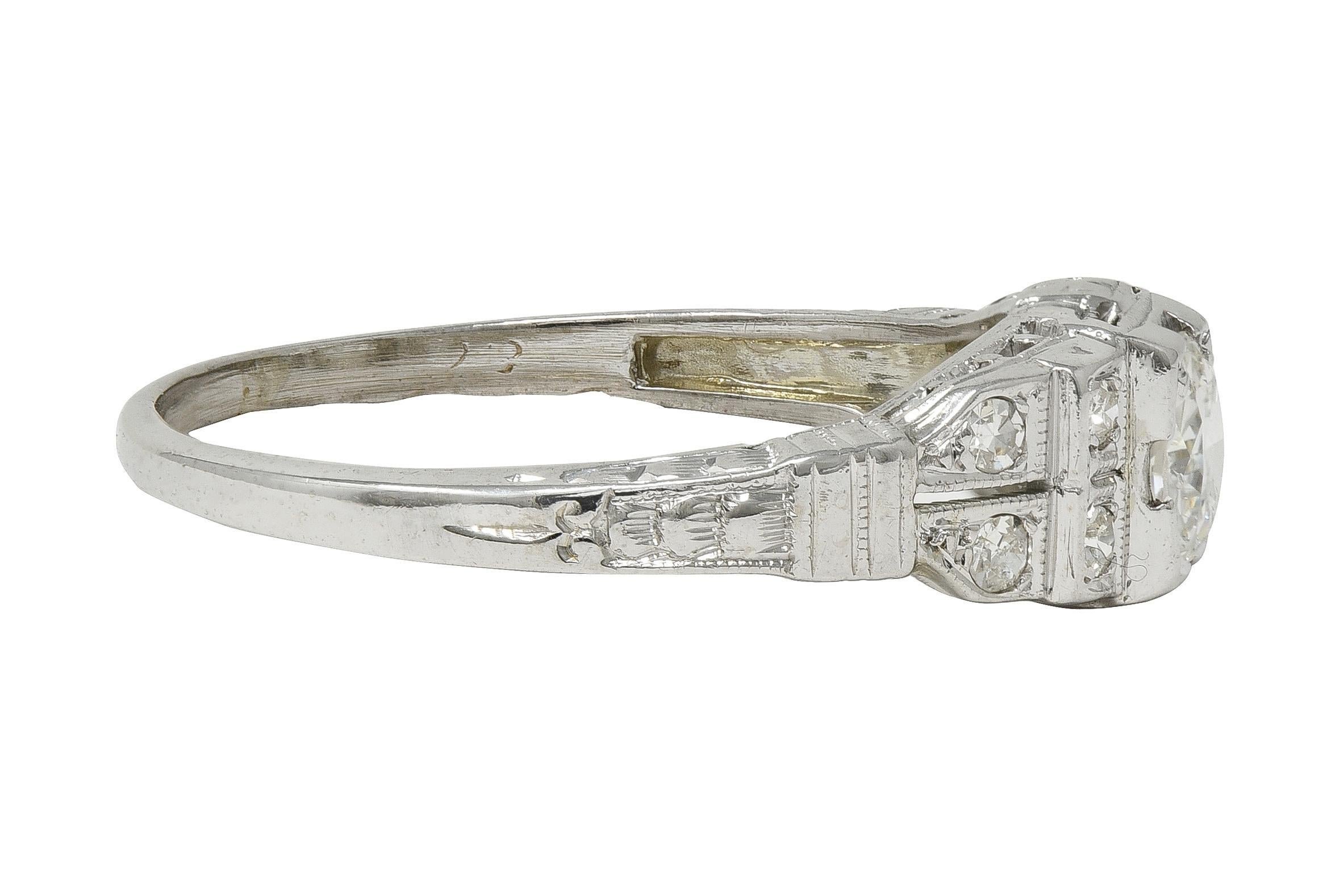 Art Deco Alt Europäischer Schliff Diamant 18K Weißgold Vintage Abgestufter Verlobungsring (Art déco) im Angebot