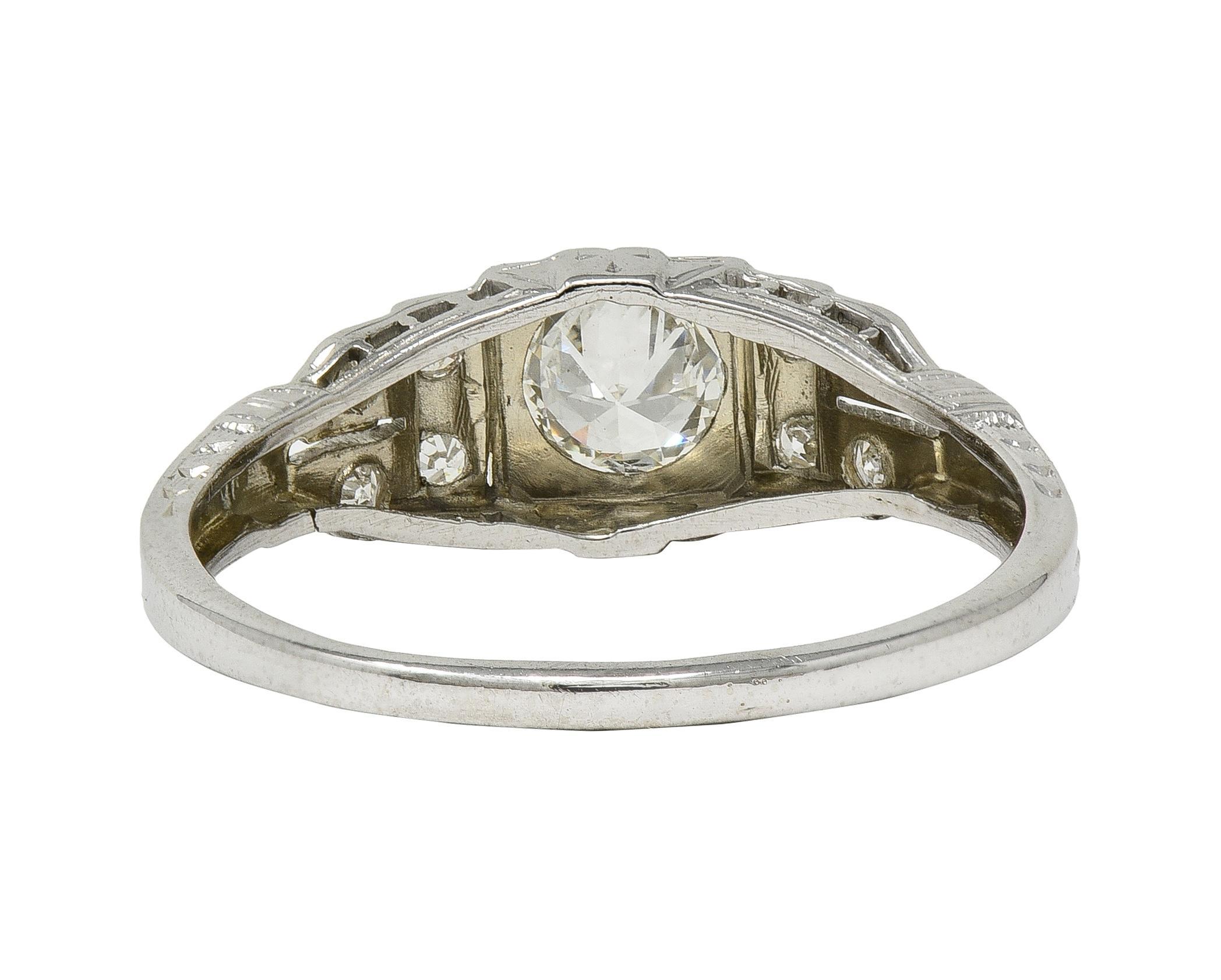 Art Deco Alt Europäischer Schliff Diamant 18K Weißgold Vintage Abgestufter Verlobungsring (Alteuropäischer Schliff) im Angebot