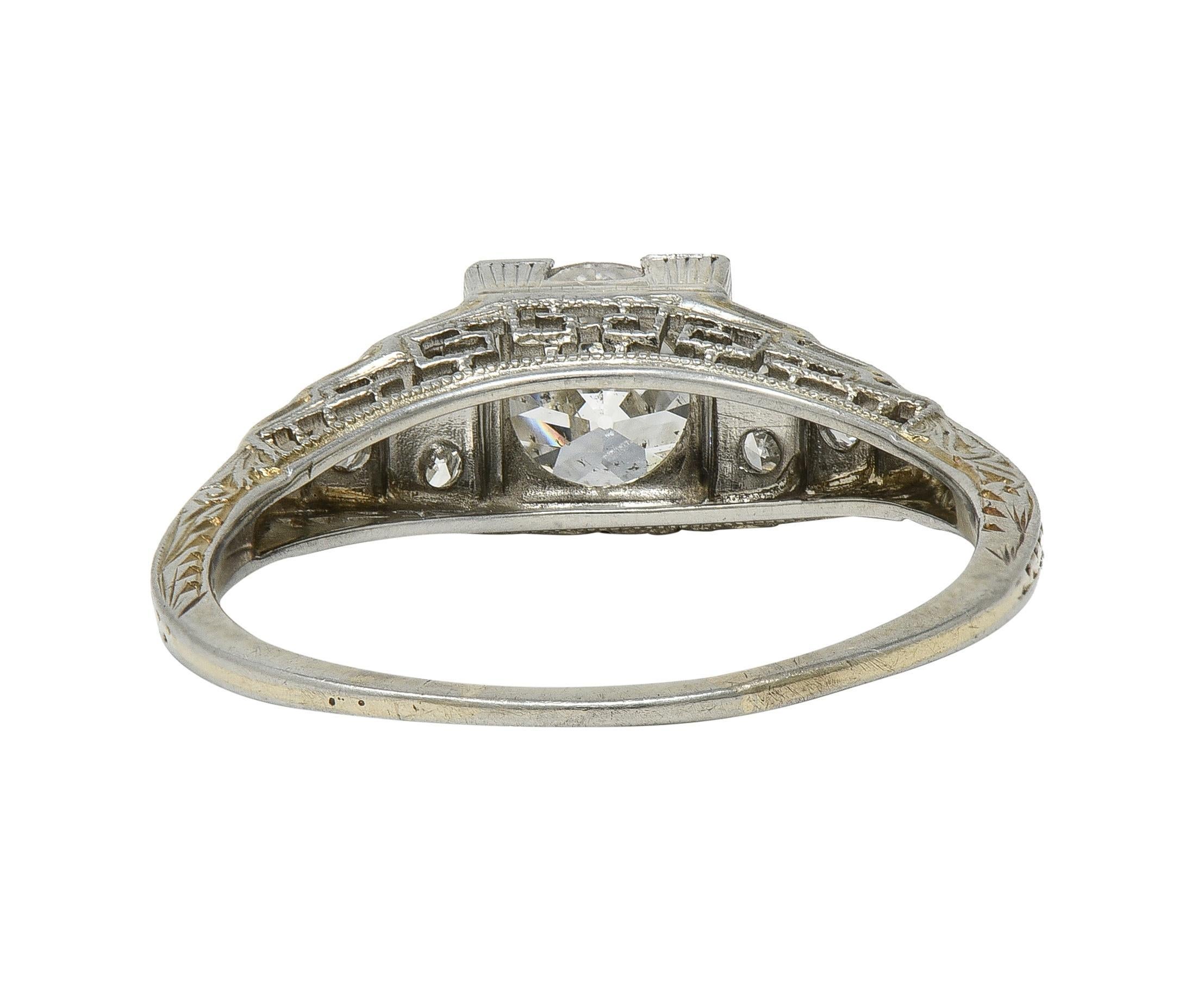 Taglio antico europeo Anello di fidanzamento vintage a gradini in oro bianco 18 carati con diamante vecchio taglio europeo Art of Vintage in vendita