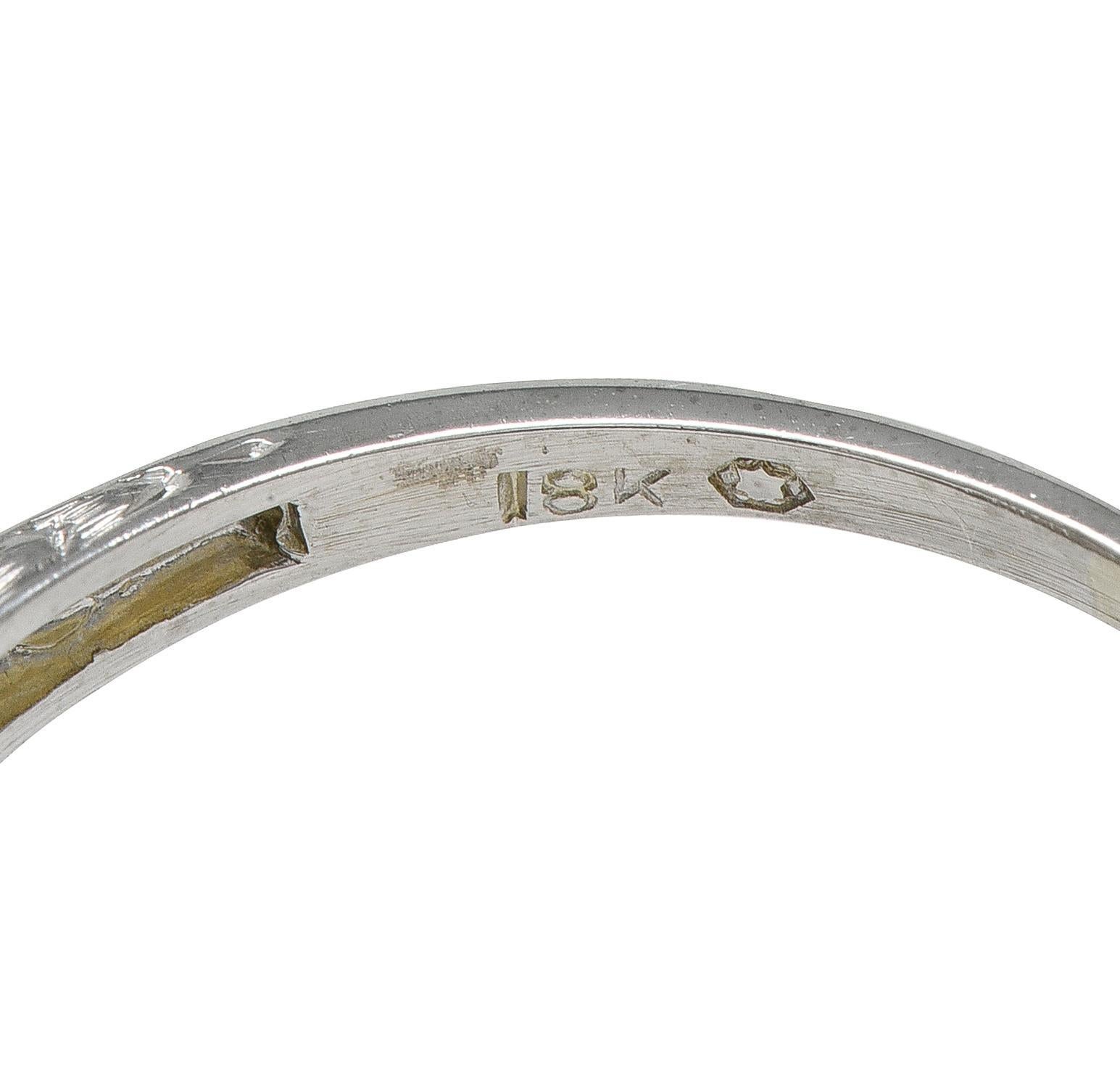 Art Deco Alt Europäischer Schliff Diamant 18K Weißgold Vintage Abgestufter Verlobungsring für Damen oder Herren im Angebot