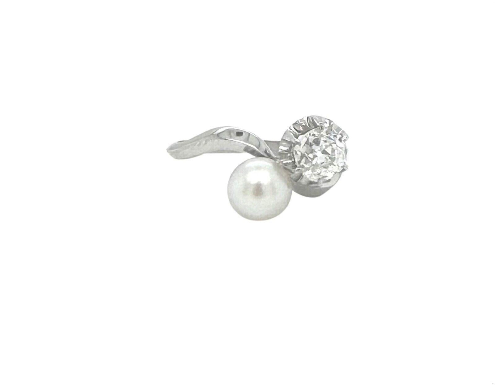Art Deco Old European Cut Diamond and Pearl White Gold Platinum Ring, Sizable In Excellent Condition For Sale In Miami, FL