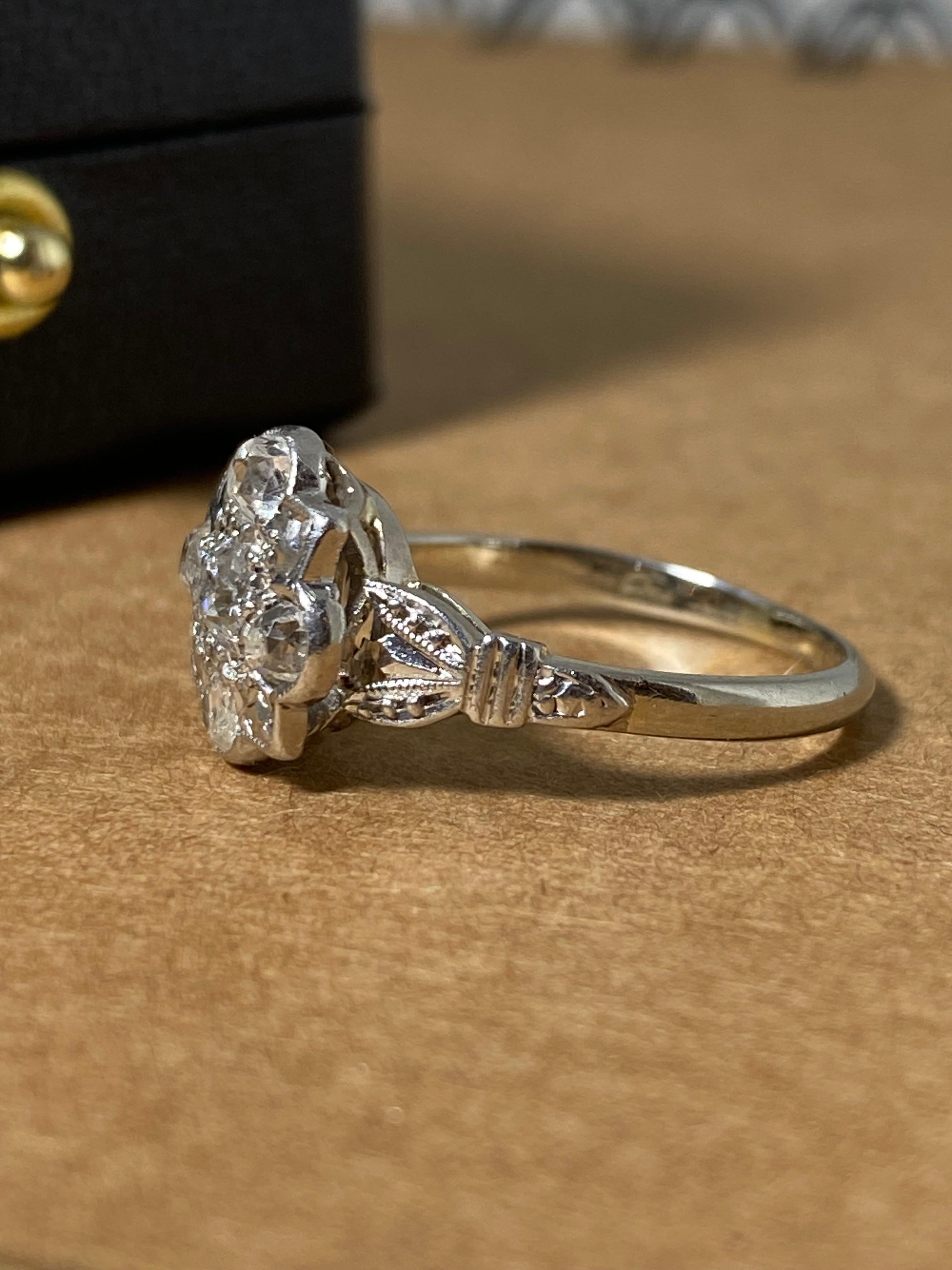 Art Deco Art-Deco Old-European Cut Diamond Daisy Flower Shaped Engagement Platinum Ring For Sale