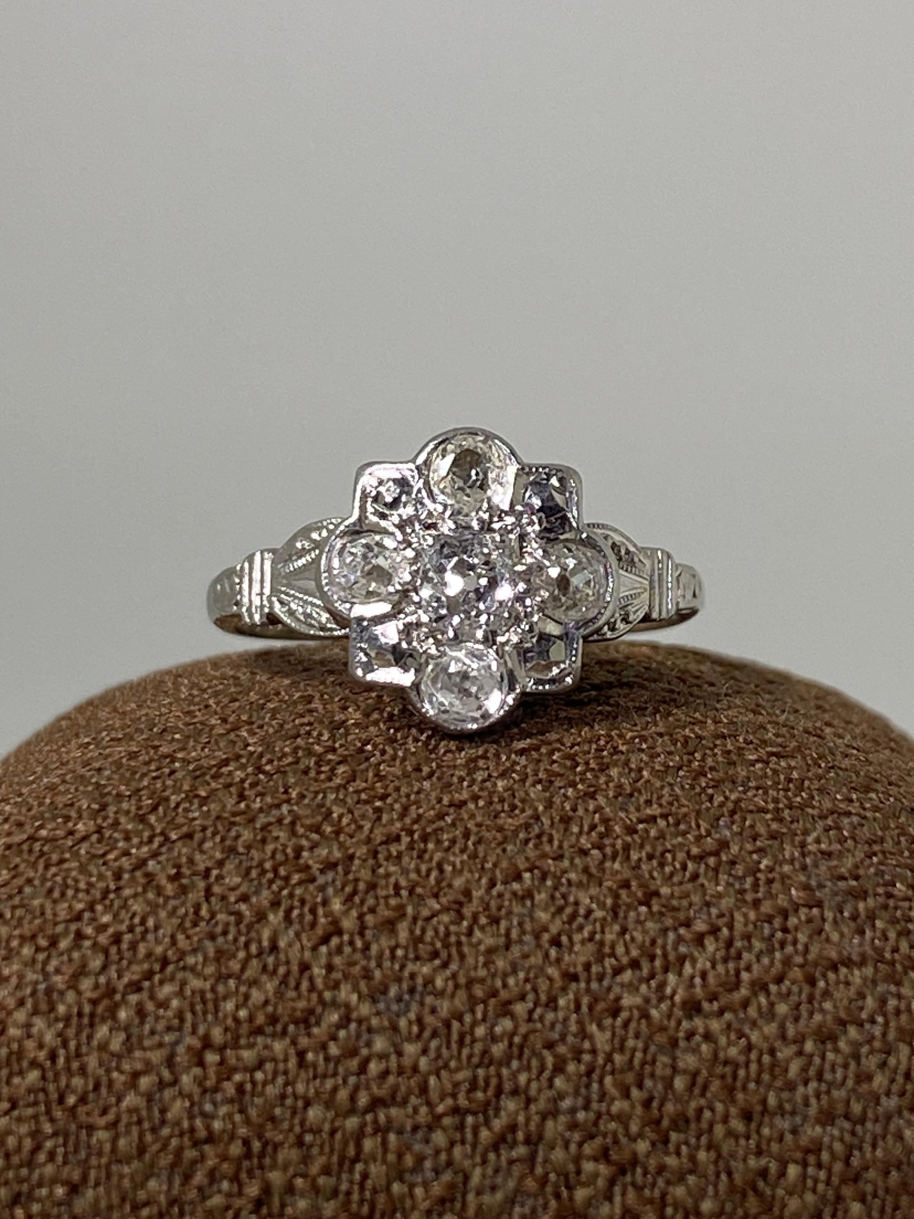 Art-Deco Old-European Cut Diamond Daisy Flower Shaped Engagement Platinum Ring For Sale 1