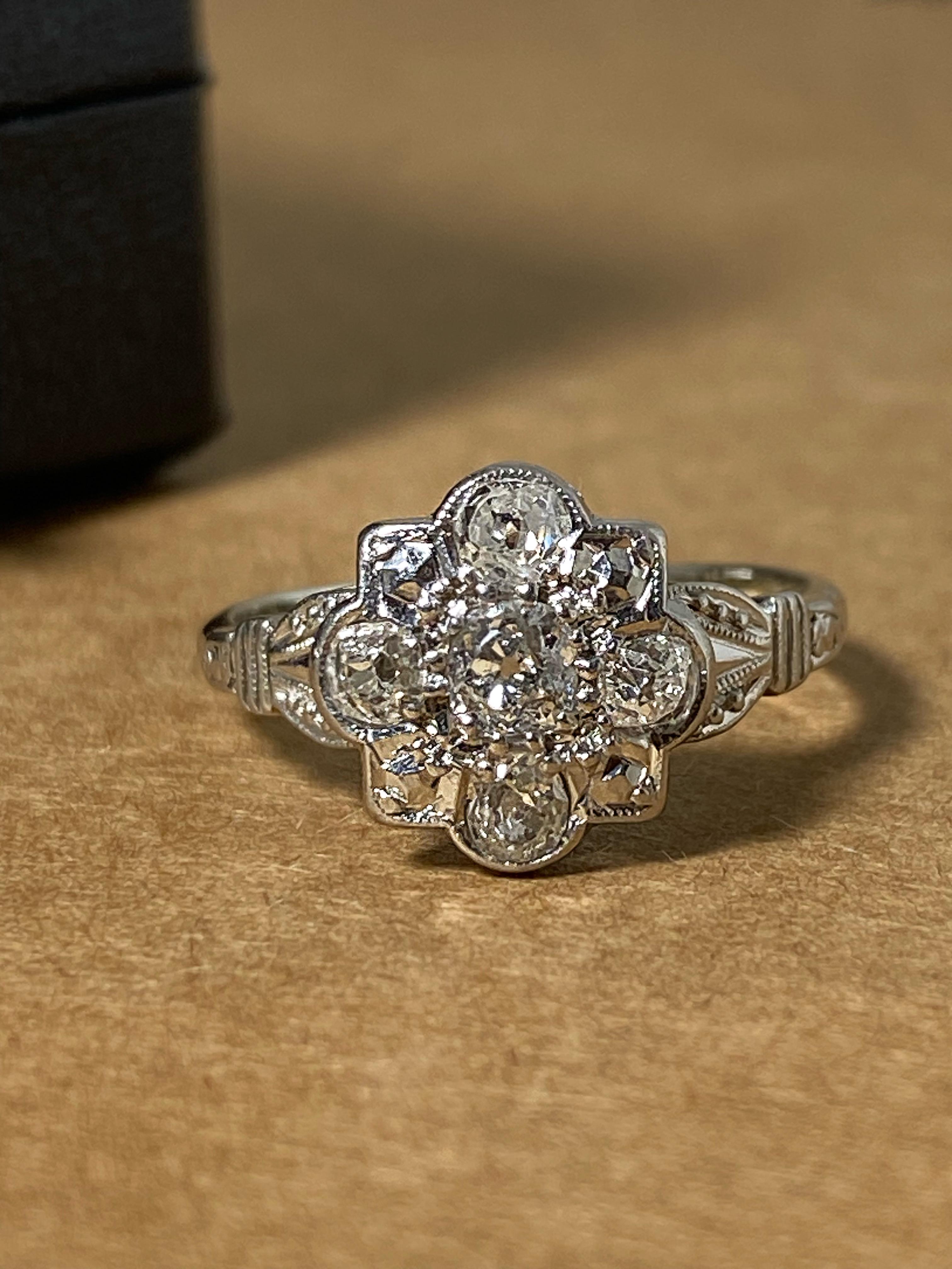 Art-Deco Old-European Cut Diamond Daisy Flower Shaped Engagement Platinum Ring For Sale 2