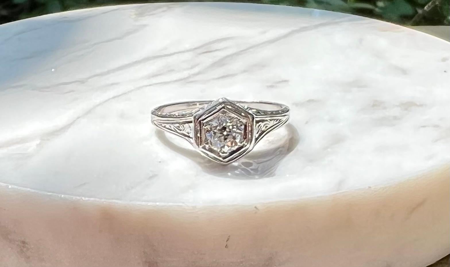 Art Deco Old European Cut Diamond Engagement Ring in 18 Karat Gold 6