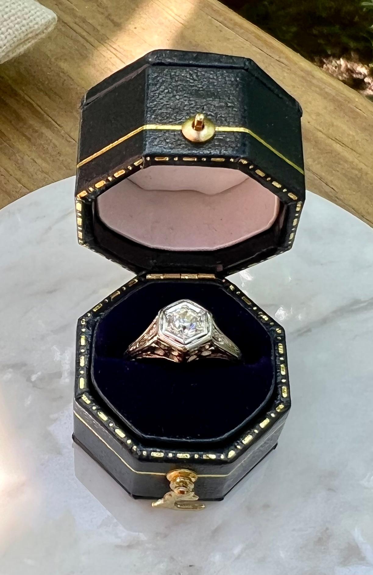 Art Deco Old European Cut Diamond Engagement Ring in 18 Karat Gold 7