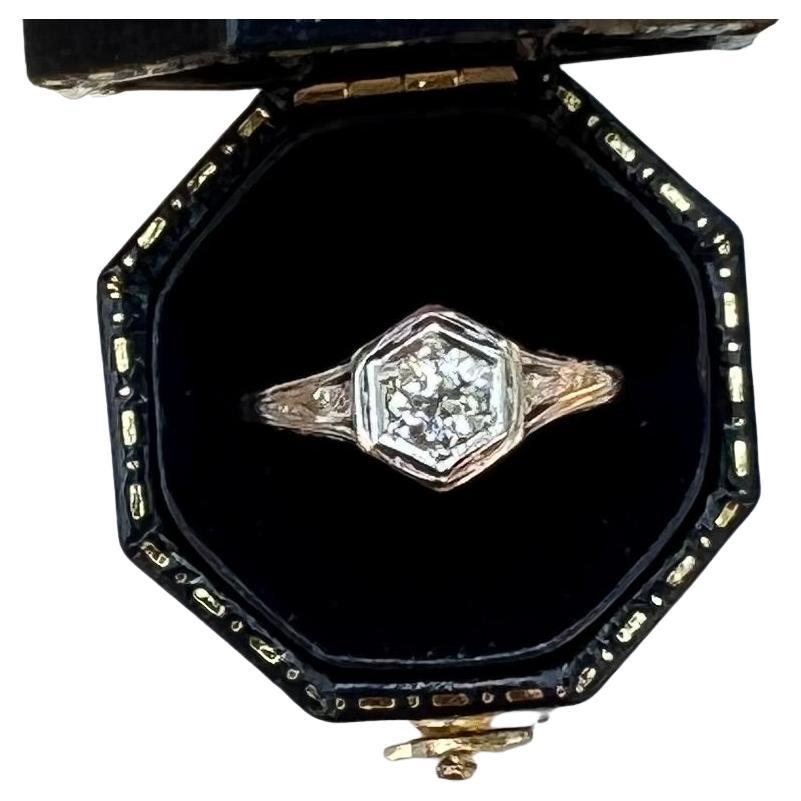 Art Deco Old European Cut Diamond Engagement Ring in 18 Karat Gold 1