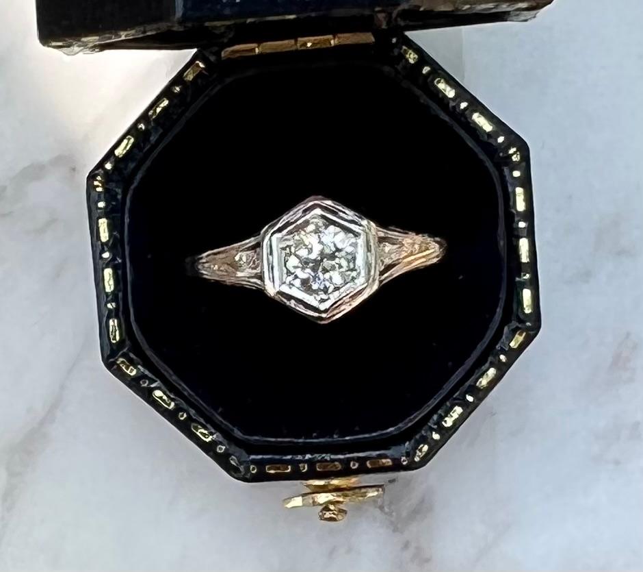 Art Deco Old European Cut Diamond Engagement Ring in 18 Karat Gold 2
