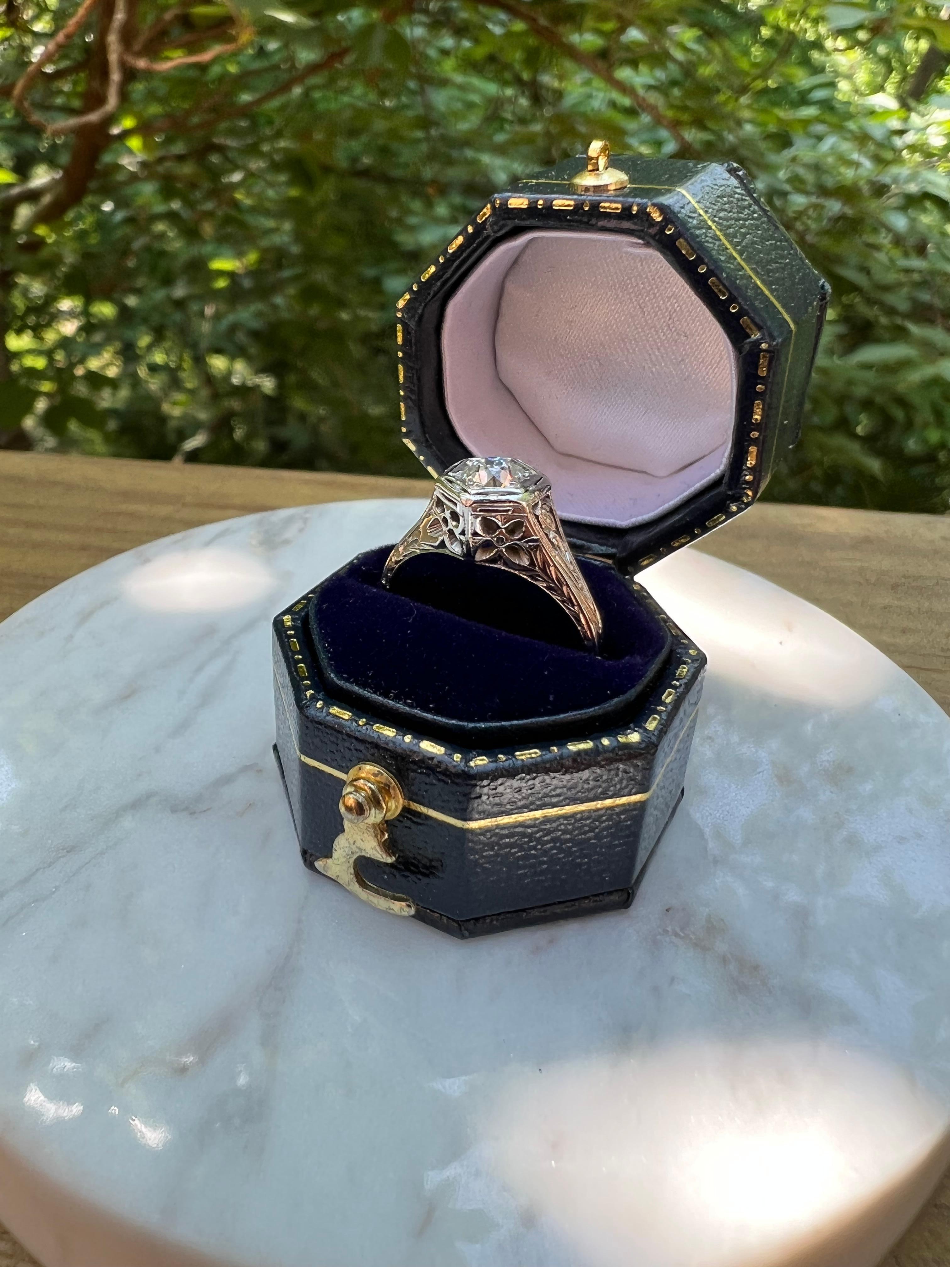 Art Deco Old European Cut Diamond Engagement Ring in 18 Karat Gold 3