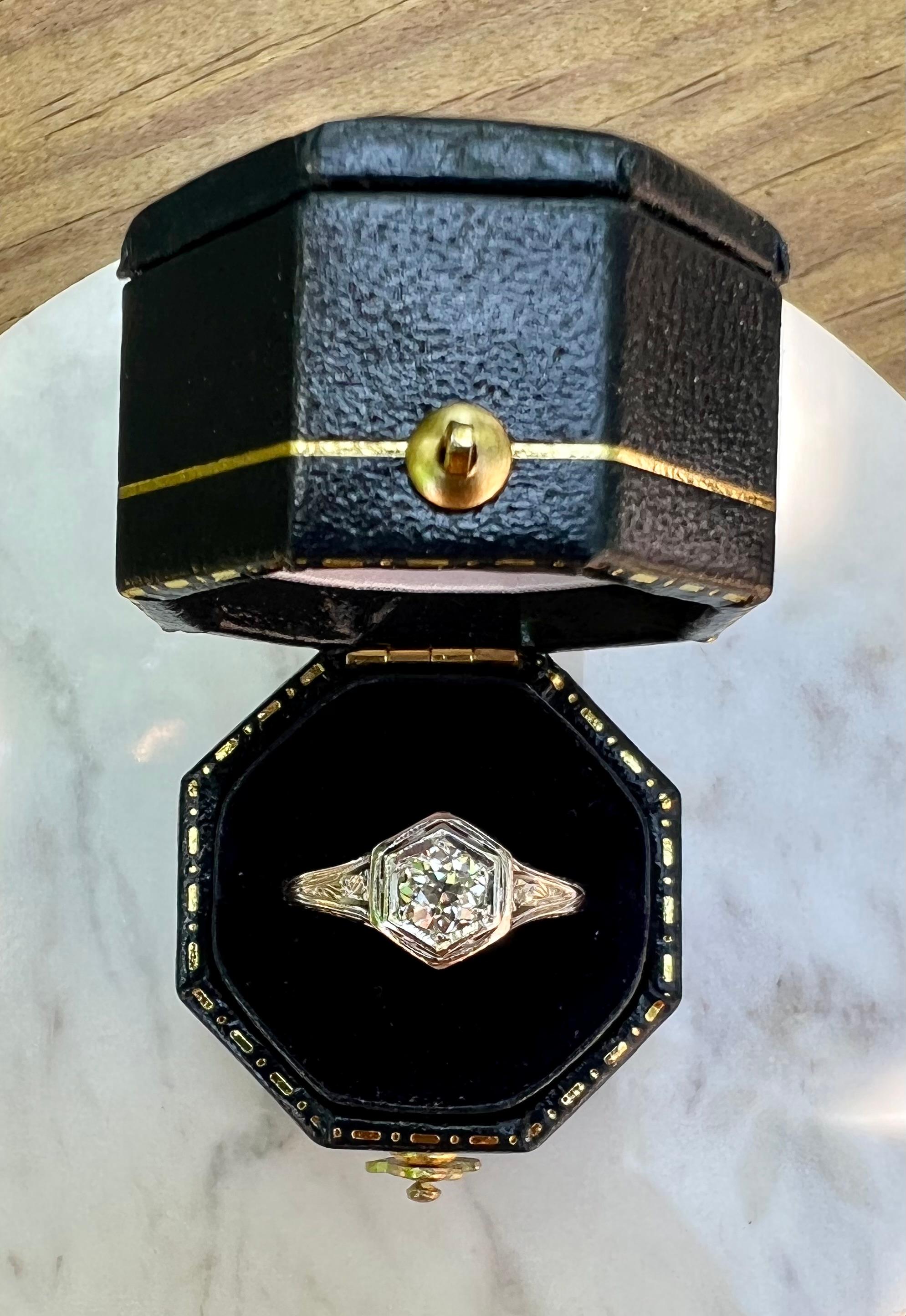 Art Deco Old European Cut Diamond Engagement Ring in 18 Karat Gold 5