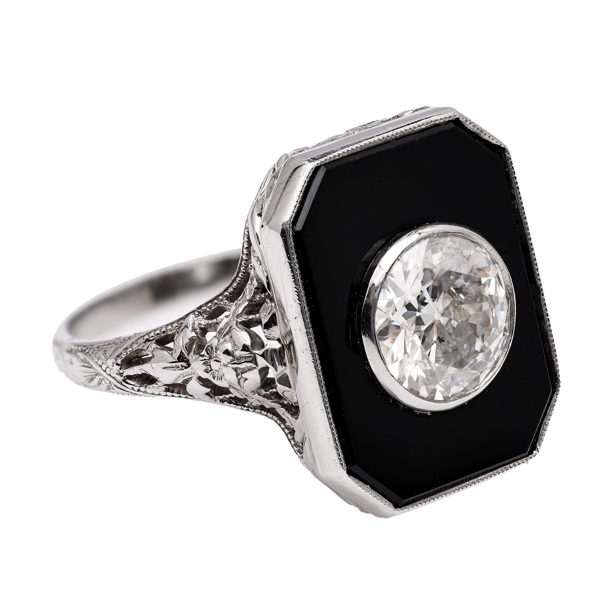 Art Deco Old European Cut Diamond Onyx 18k White Gold Filigree Ring For Sale 1