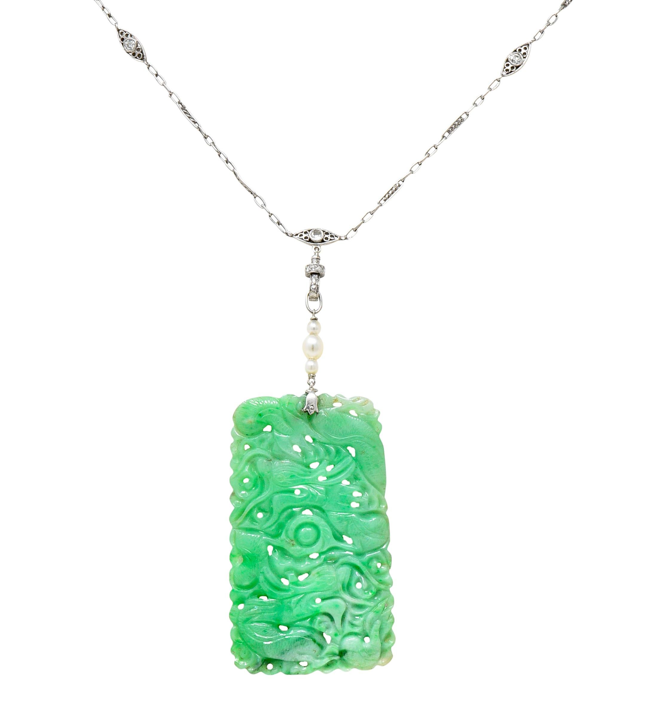 Art Deco Old European Cut Diamond Pearl Carved Jade Platinum Serpent Halskette (Alteuropäischer Schliff) im Angebot