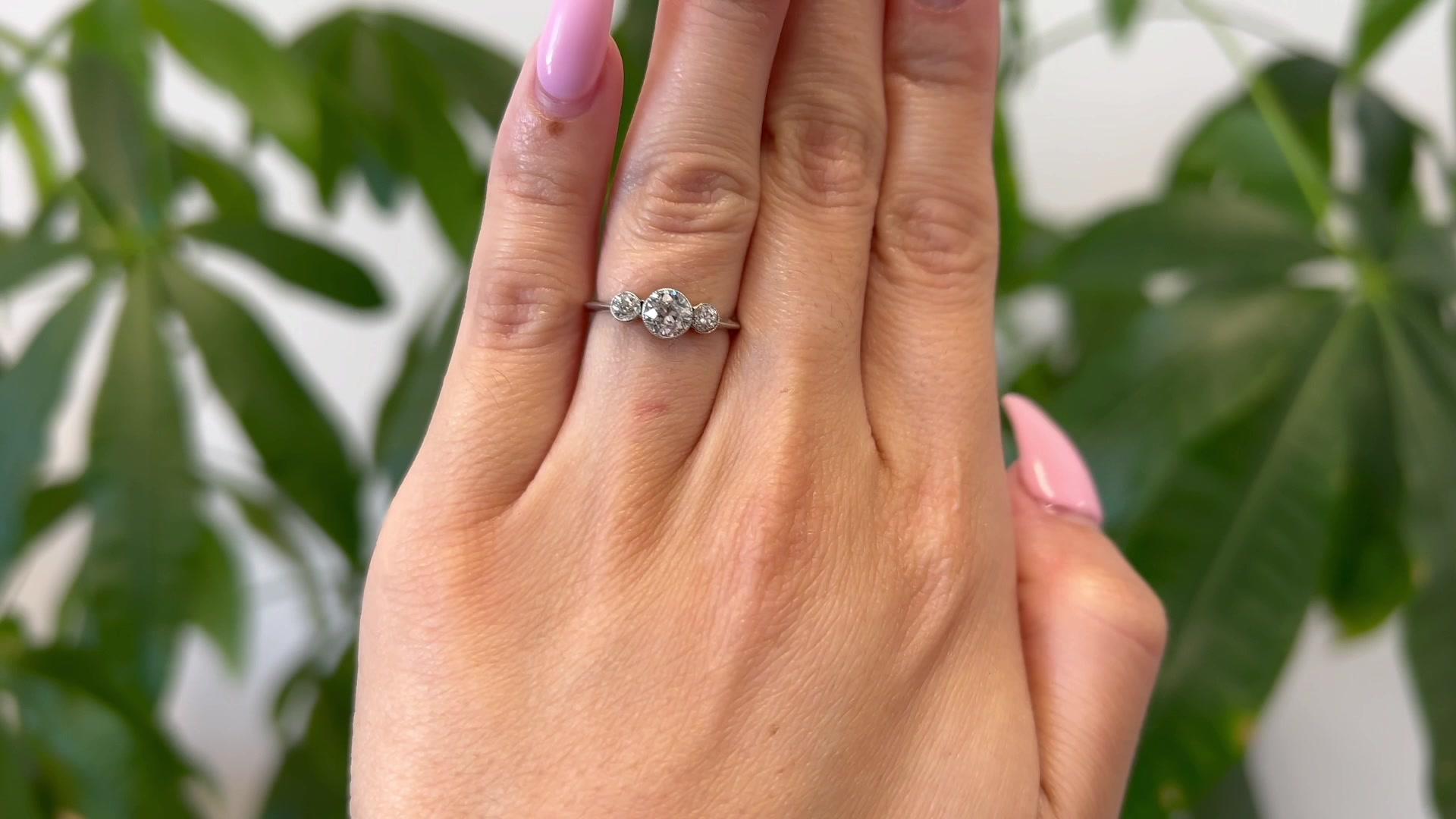 Art Deco Old European Cut Diamond Platinum Three Stone Ring In Good Condition In Beverly Hills, CA