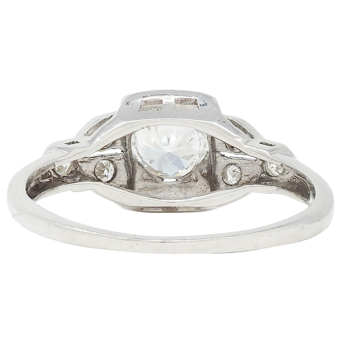 Taglio antico europeo Anello di fidanzamento vintage in platino con diamante vecchio taglio europeo Art of Vintage in vendita
