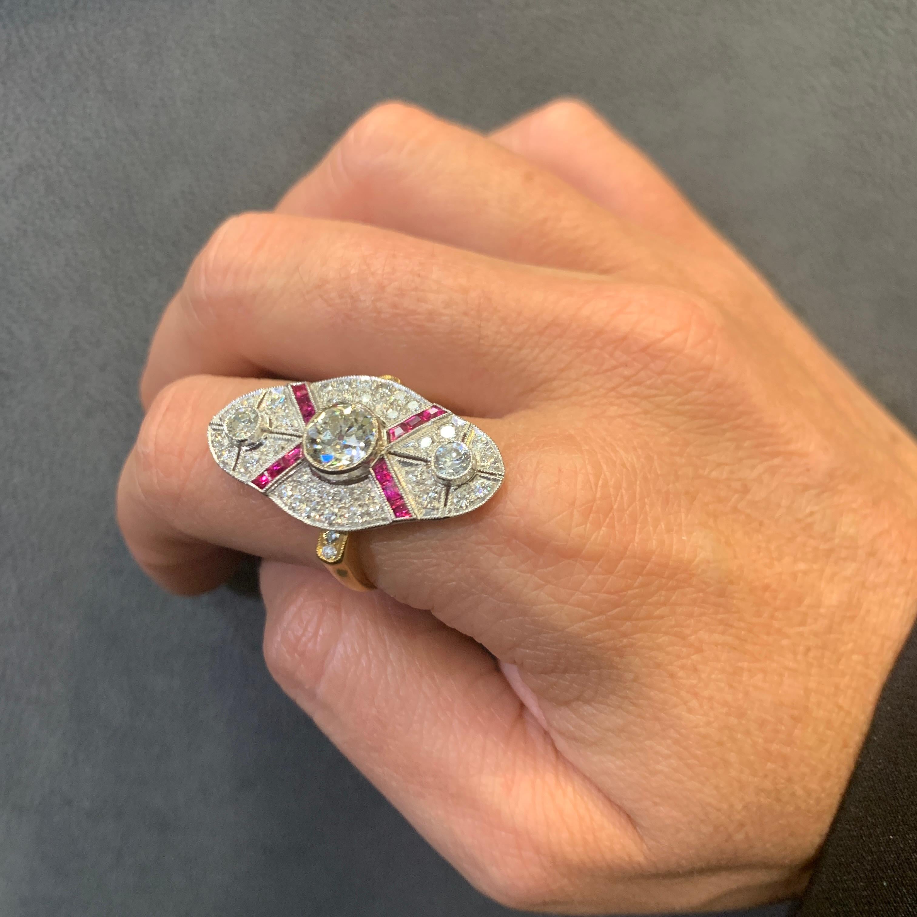 Anillo Art Déco Navette de Rubí y Diamante talla europea antigua Corte europeo antiguo en venta