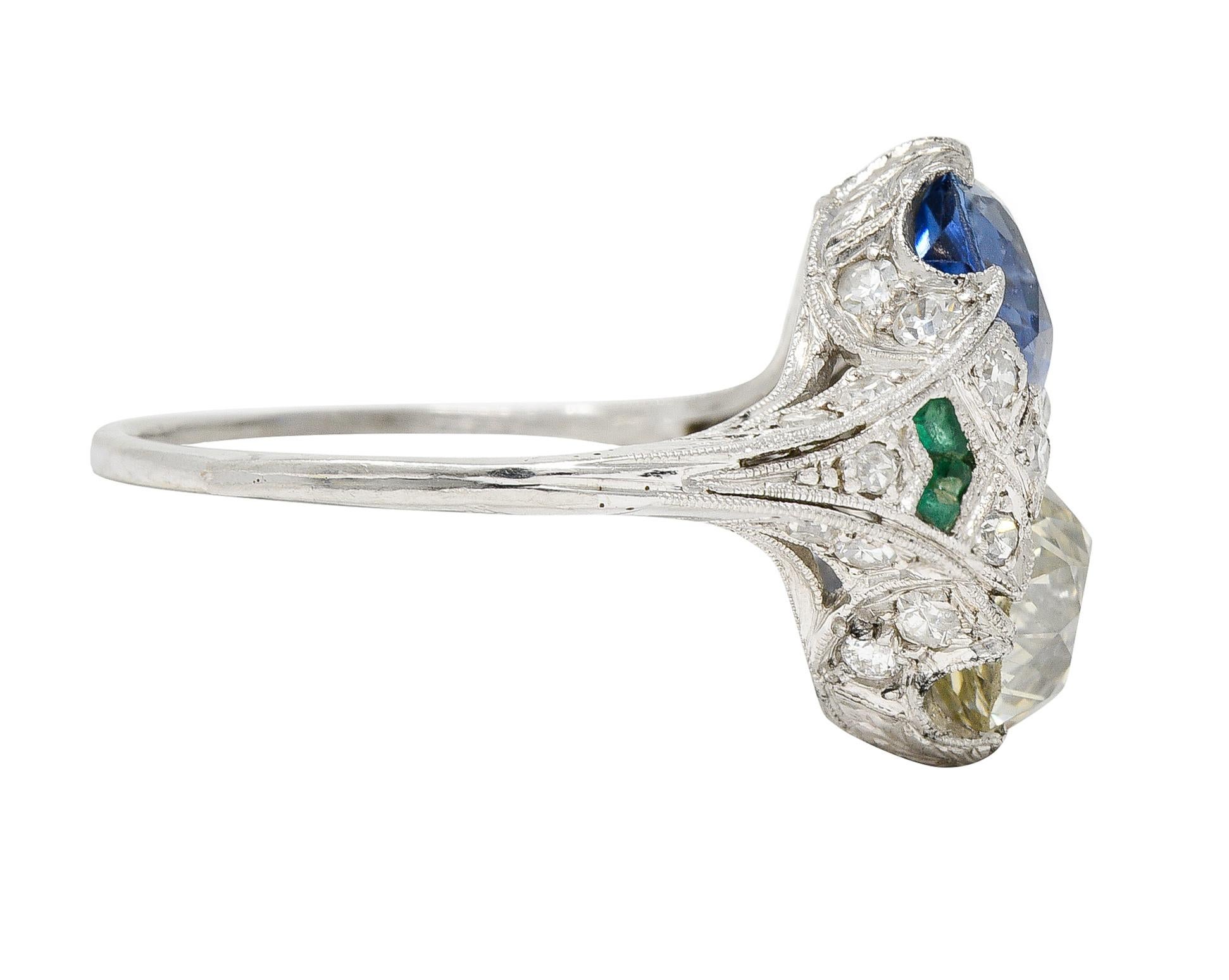 Art Deco Old European Cut Diamond Sapphire Emerald Platinum Toi-Et-Moi Ring In Excellent Condition In Philadelphia, PA