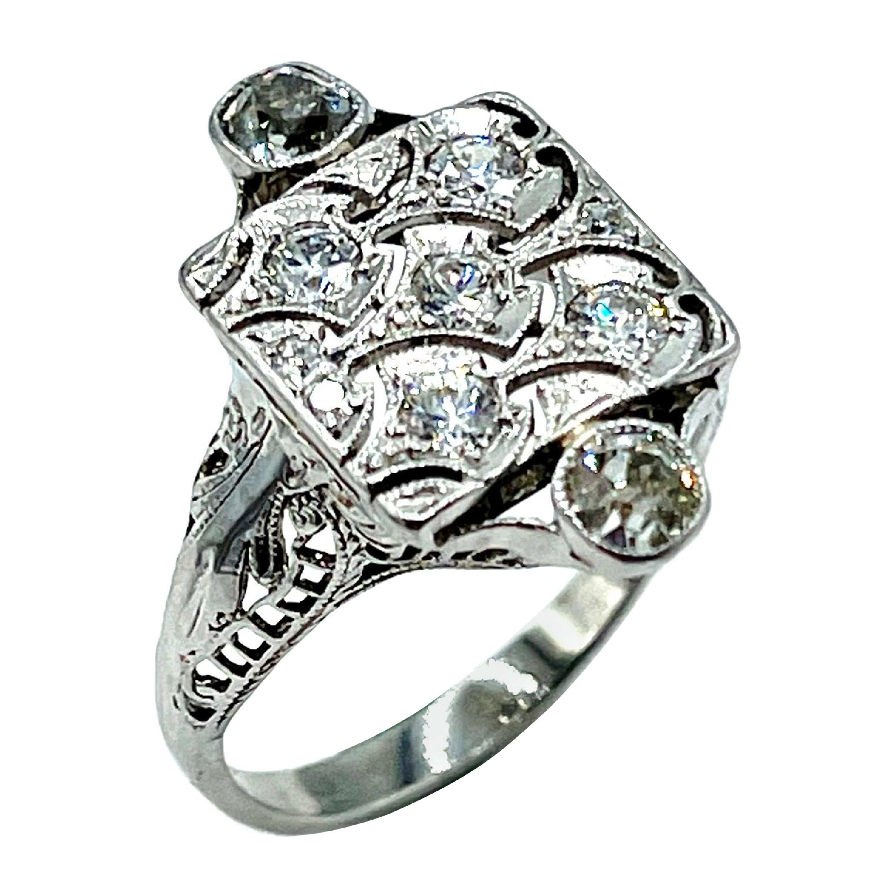 Bague cocktail Art Déco en or blanc avec diamants taille européenne ancienne